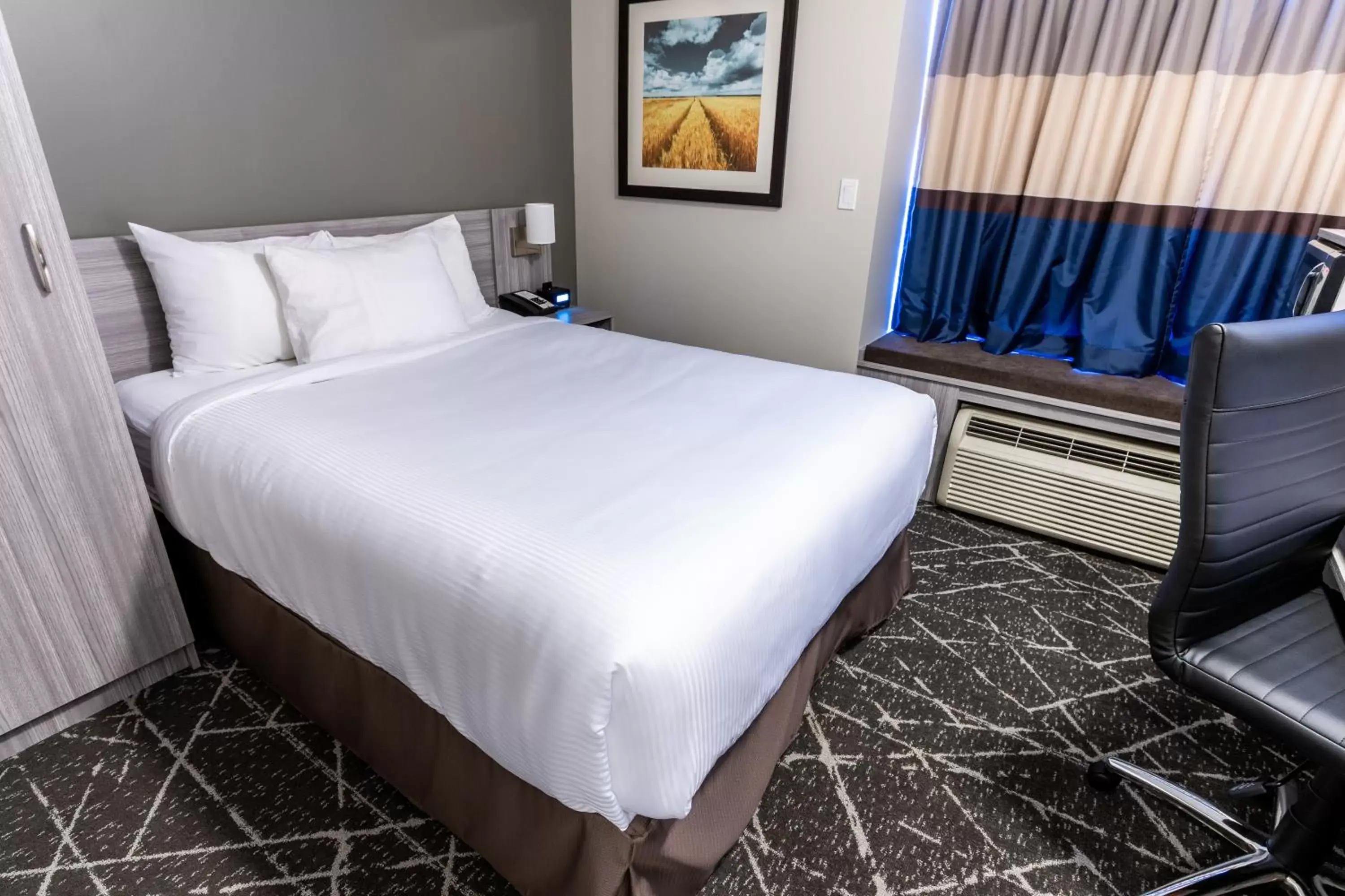 Bed in Microtel Inn & Suites by Wyndham Lloydminster