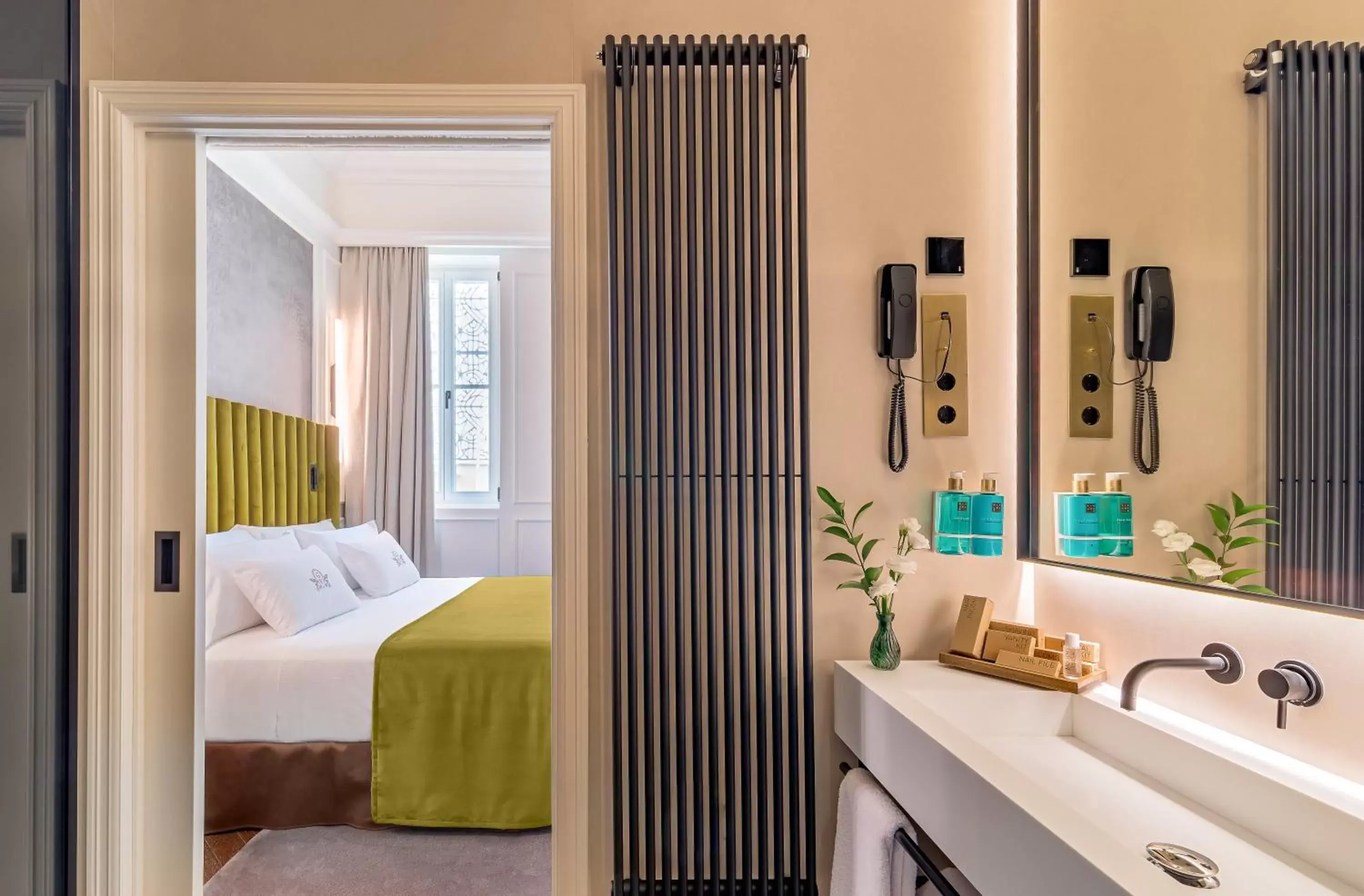 Bed, Bathroom in Palacio Gran Vía, a Royal Hideaway Hotel
