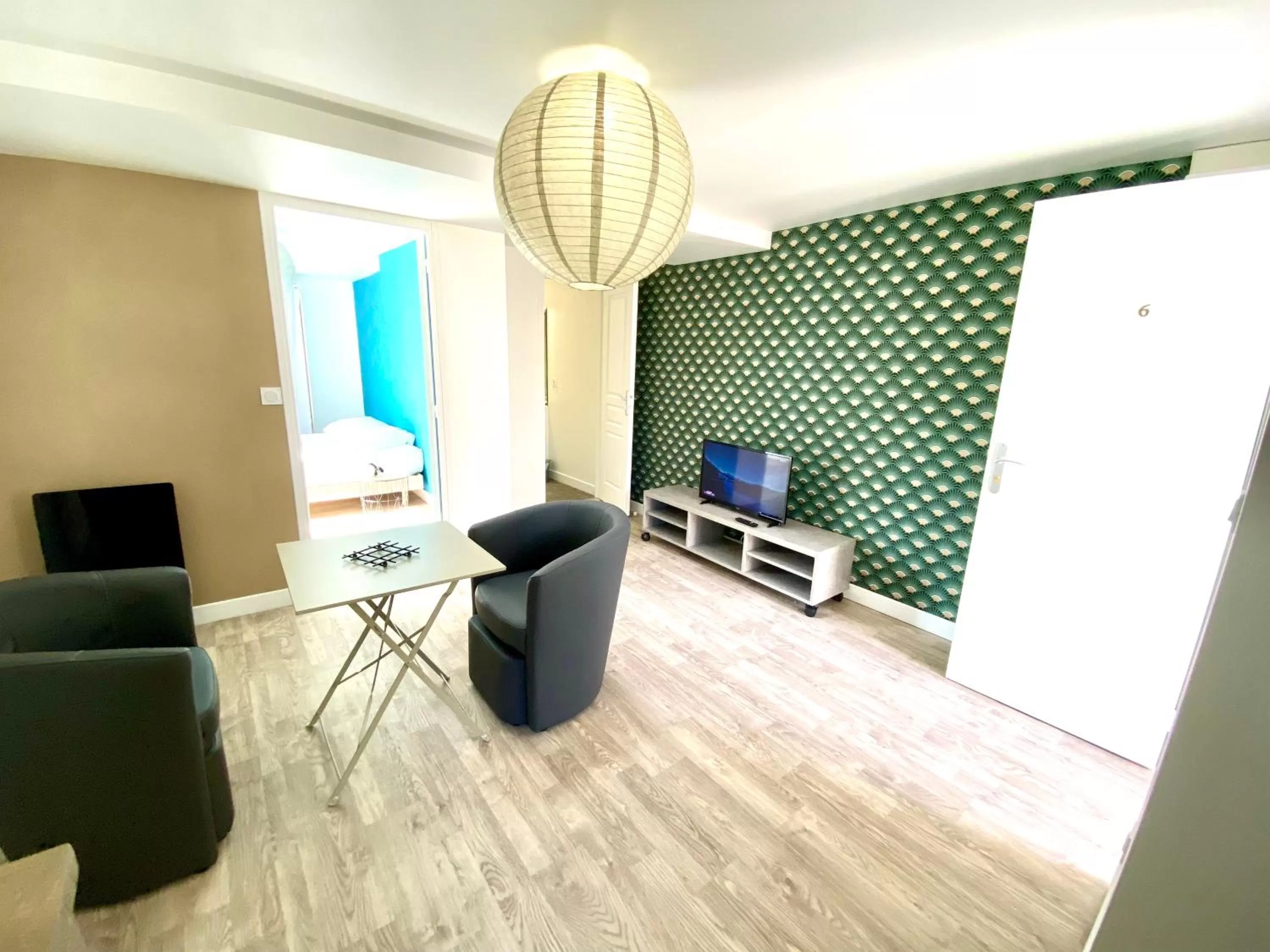 Communal lounge/ TV room in Bienvenue chez vous, Déplacement Pro