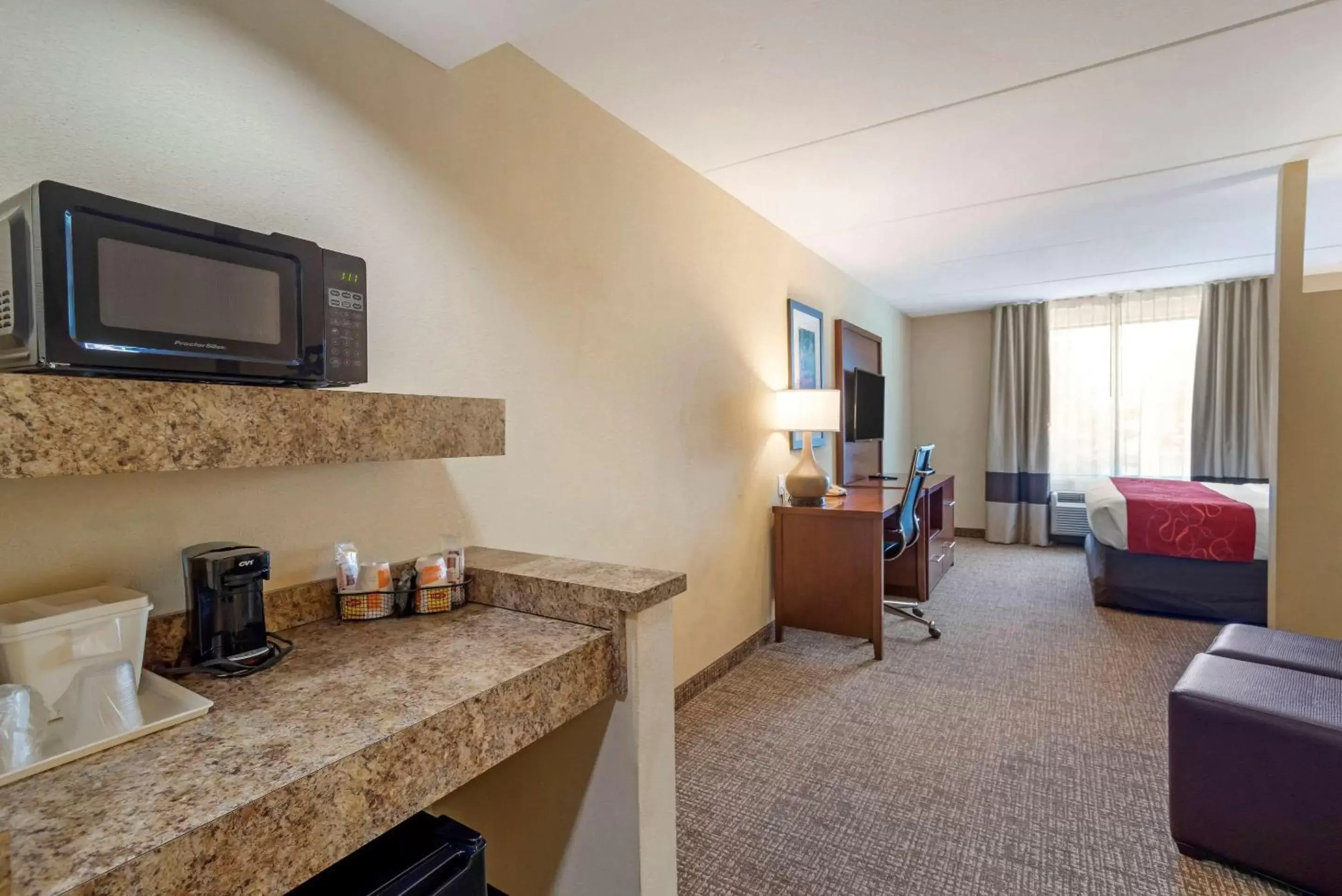 Photo of the whole room, Kitchen/Kitchenette in Comfort Suites Fredericksburg North