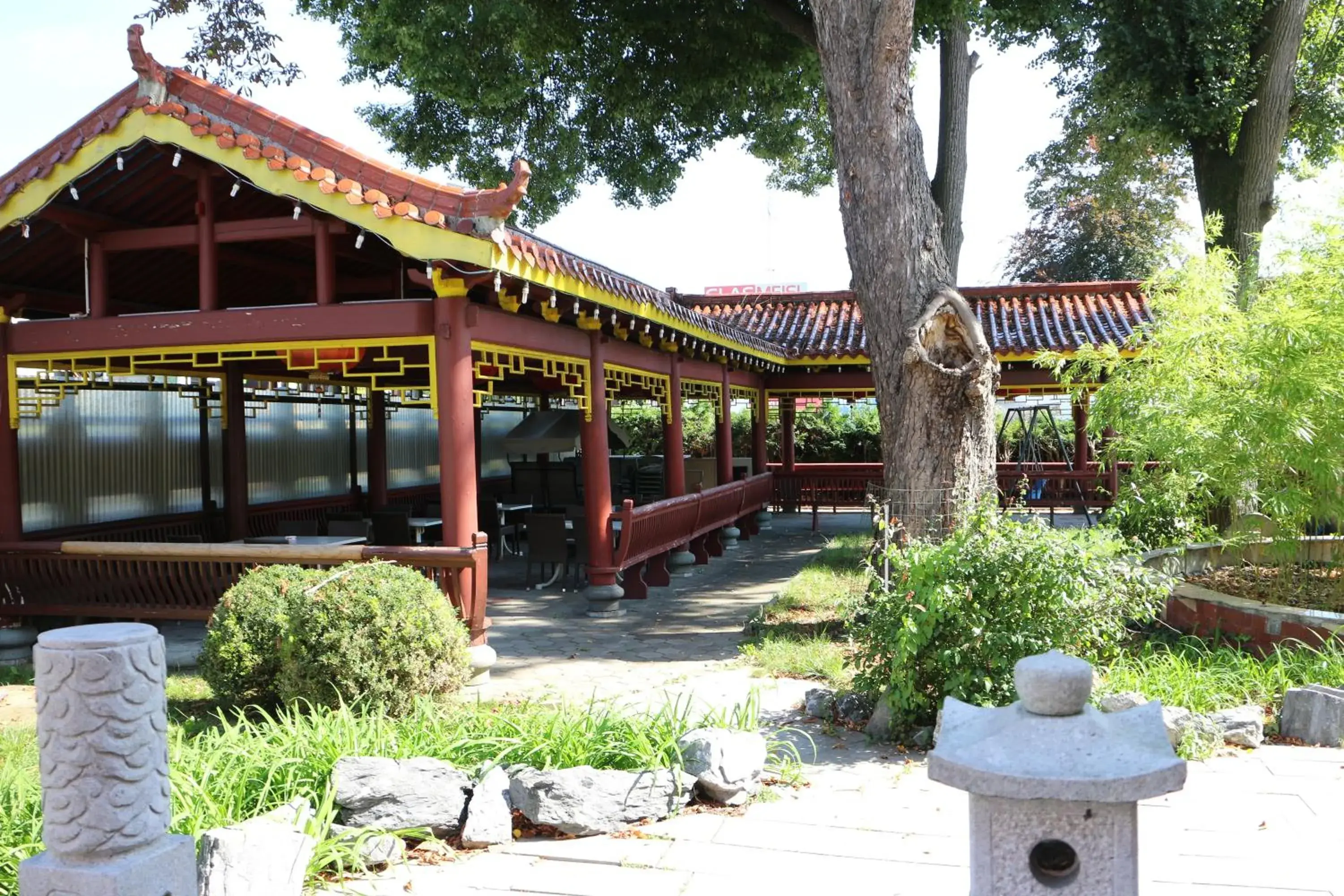 Patio, Property Building in Hotel Wasserpalast