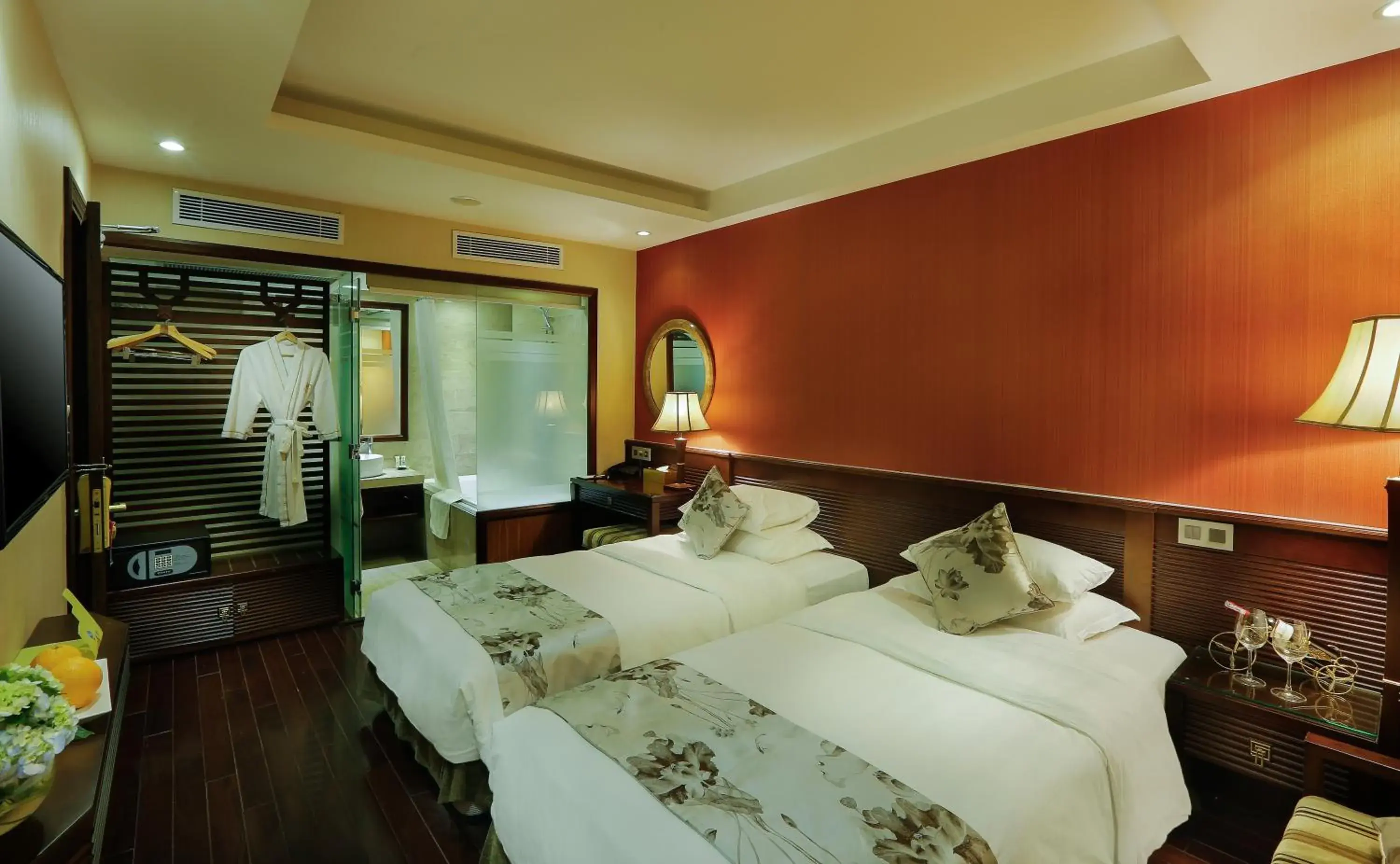 Photo of the whole room, Bed in Golden Silk Boutique Hotel