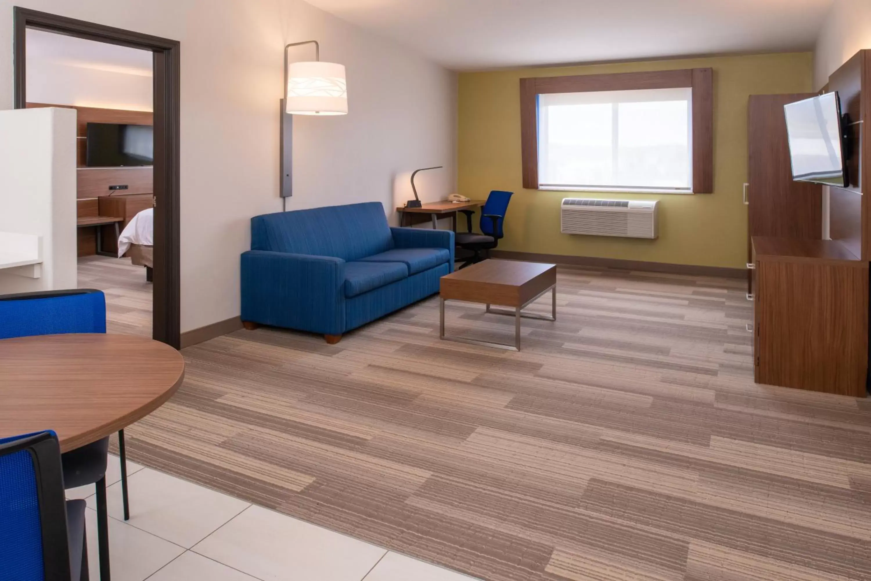 Photo of the whole room, Seating Area in Holiday Inn Express Hotel & Suites Gunnison, an IHG Hotel