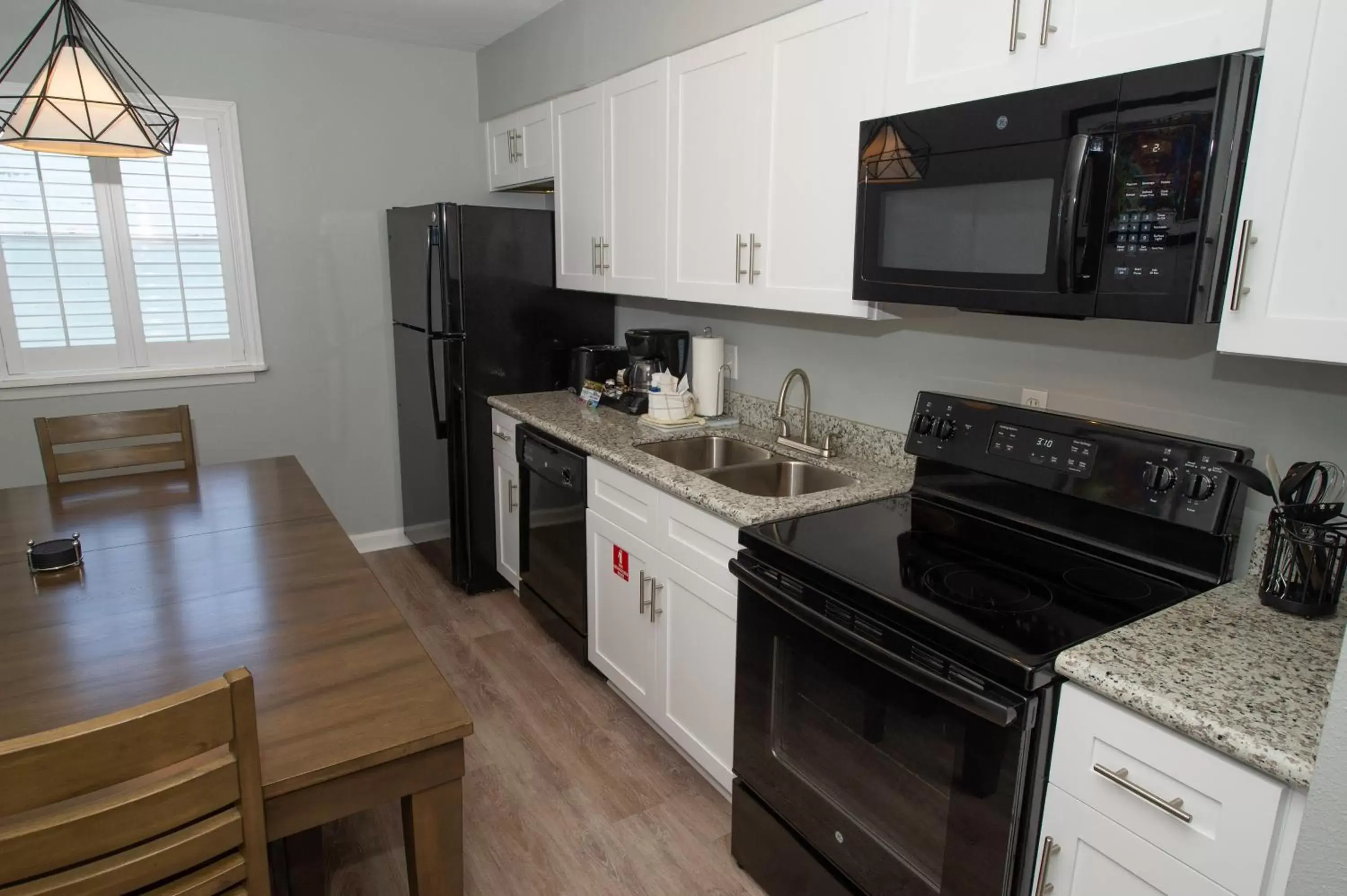 Kitchen or kitchenette, Kitchen/Kitchenette in Frenchmen Orleans at 519, Ascend Hotel Collection