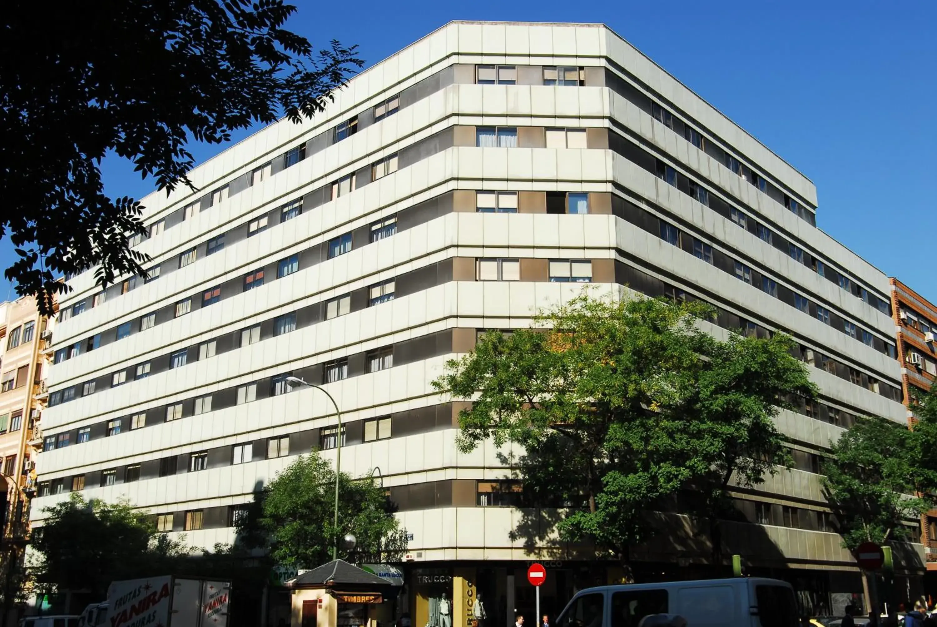 Property Building in Apartamentos Goya 75