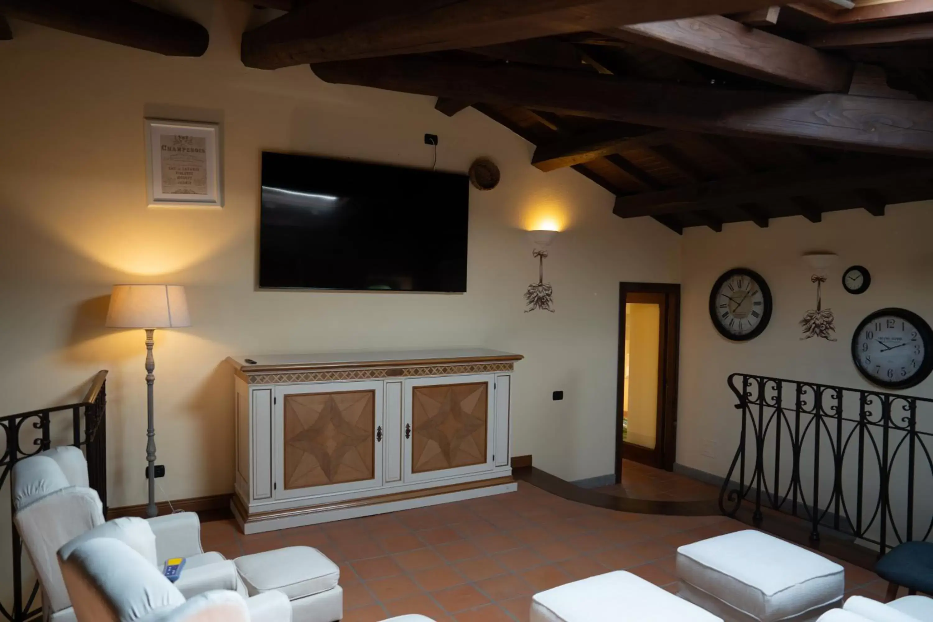 TV/Entertainment Center in Relais Santa Caterina Hotel