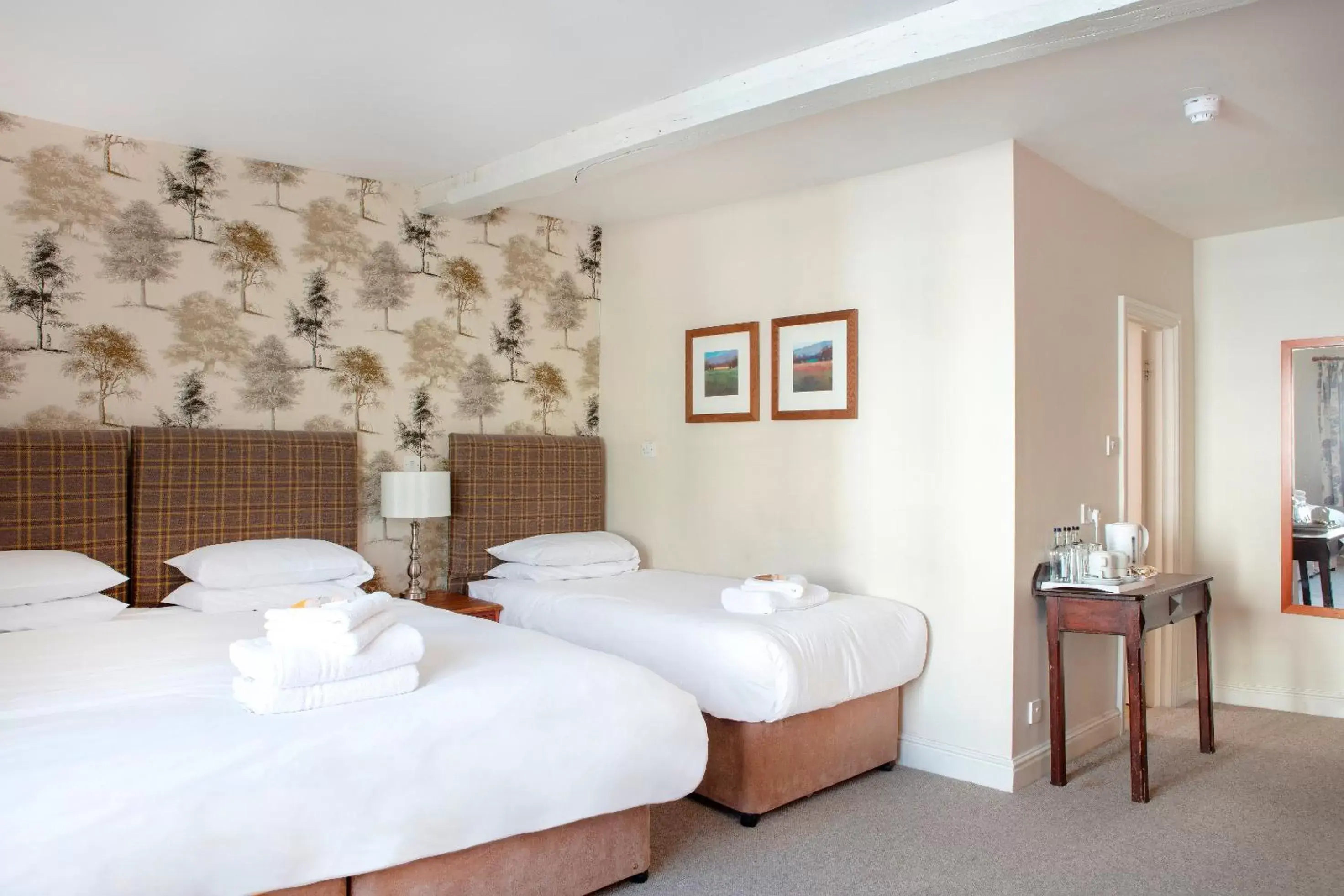 Photo of the whole room, Bed in The Old Bell - Warminster