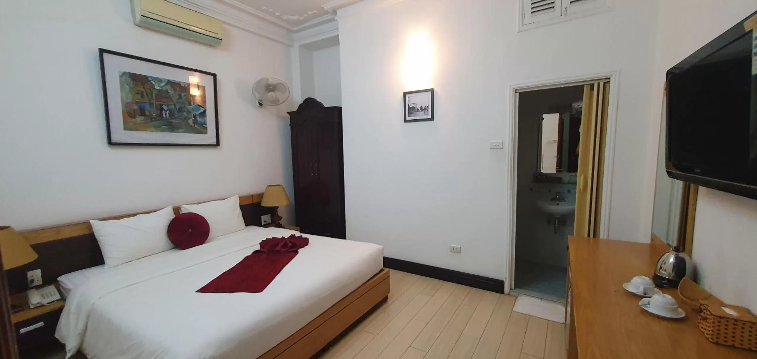 Bed in Hanoi Win Hotel & Travel