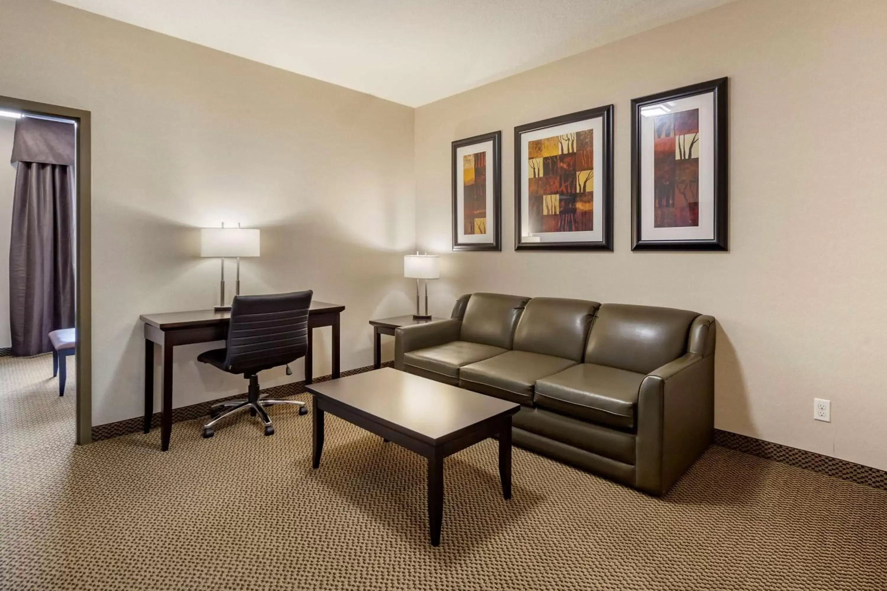 Living room, Seating Area in Best Western Plus The Inn at St Albert