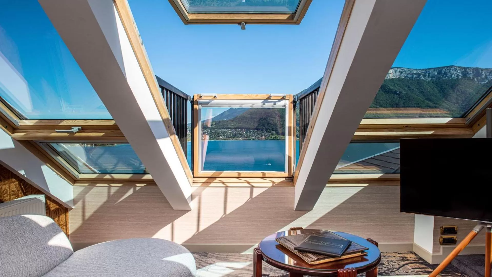 Bedroom in Les Trésoms Lake and Spa Resort