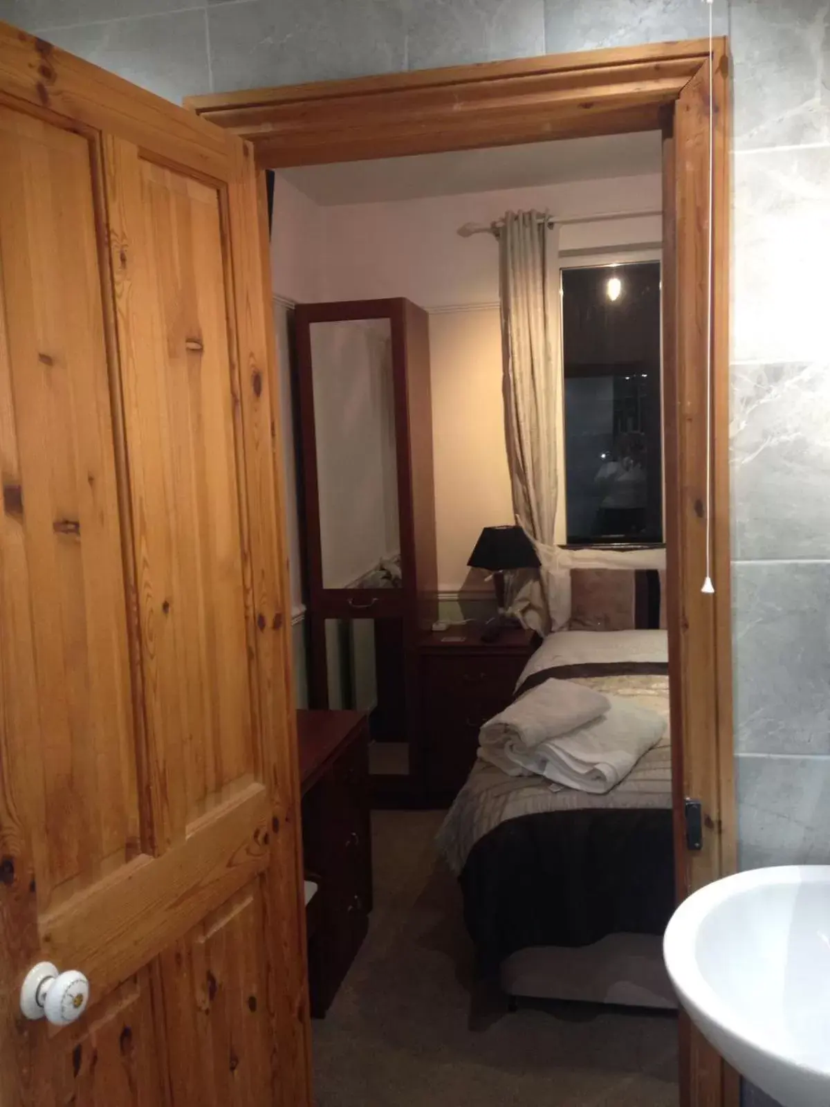Bathroom in Alma Lodge Guest House