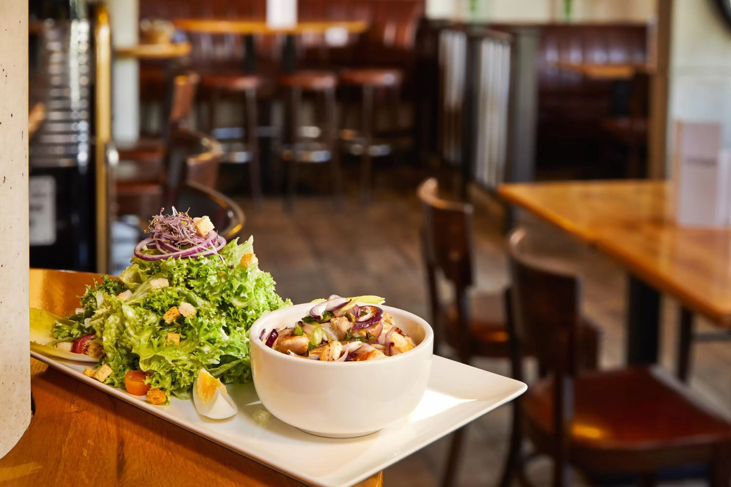 Restaurant/places to eat in Hotel Simon's Plaza