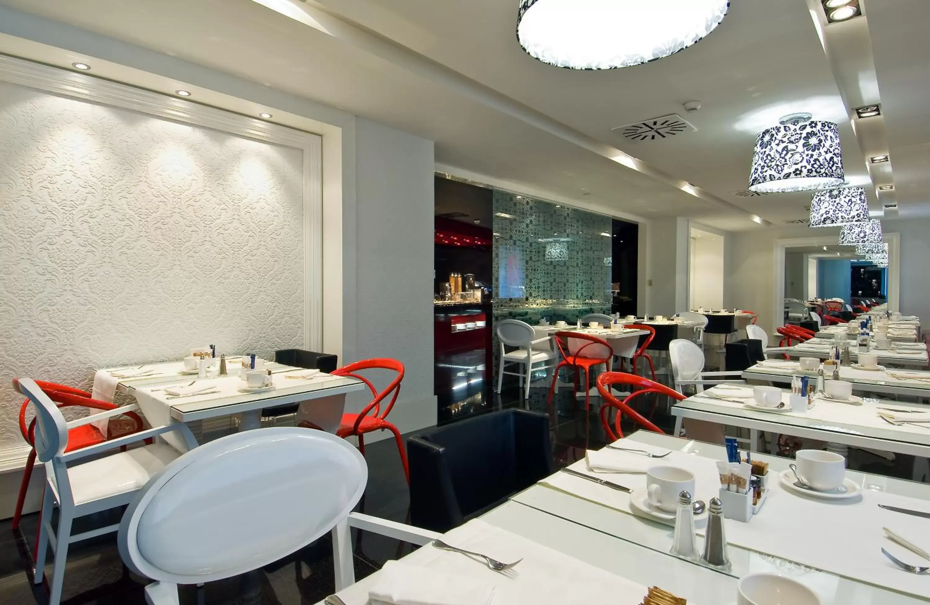 Food and drinks, Restaurant/Places to Eat in Vincci Vía - 66