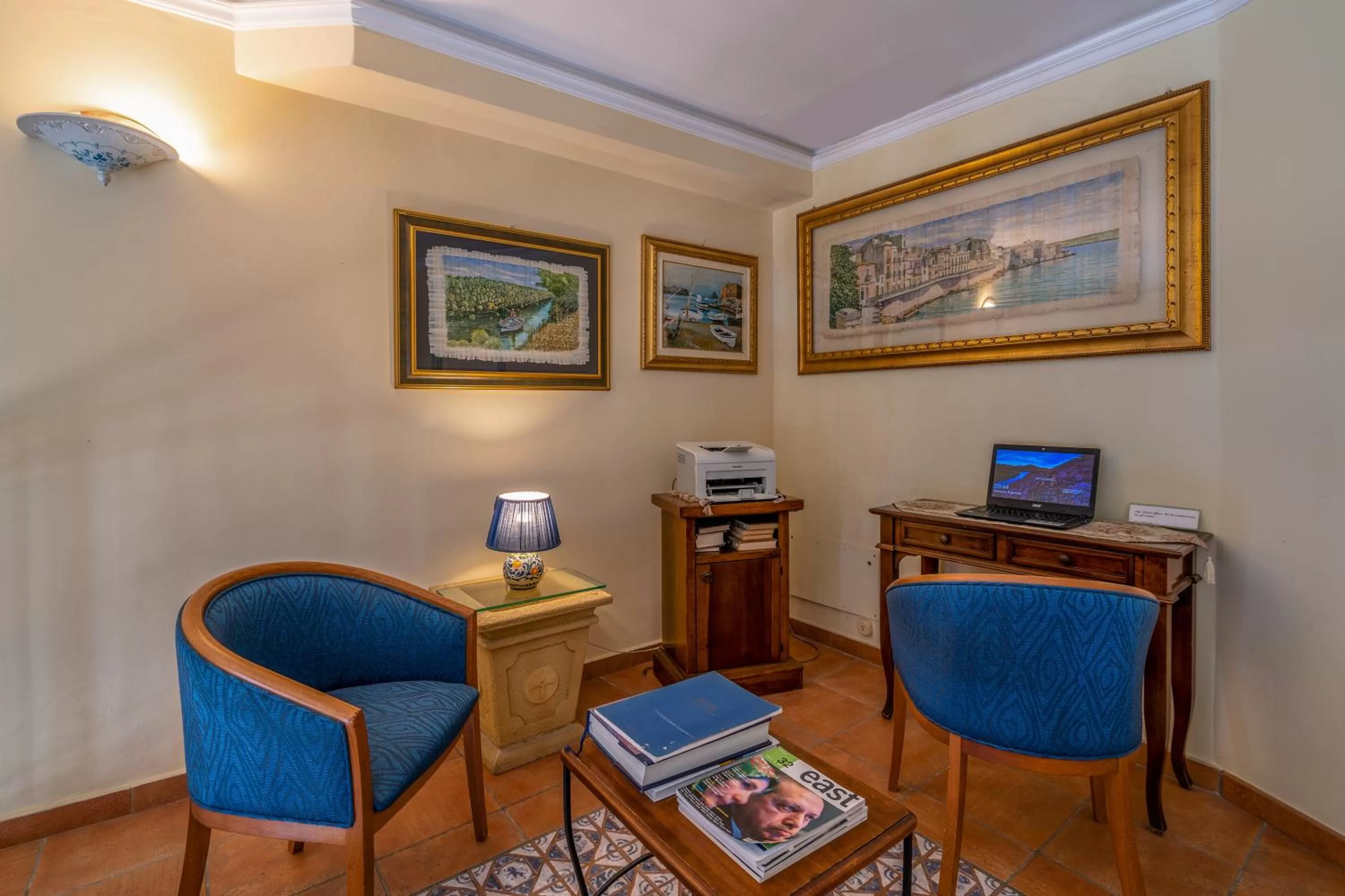 Communal lounge/ TV room in Hotel Mediterraneo