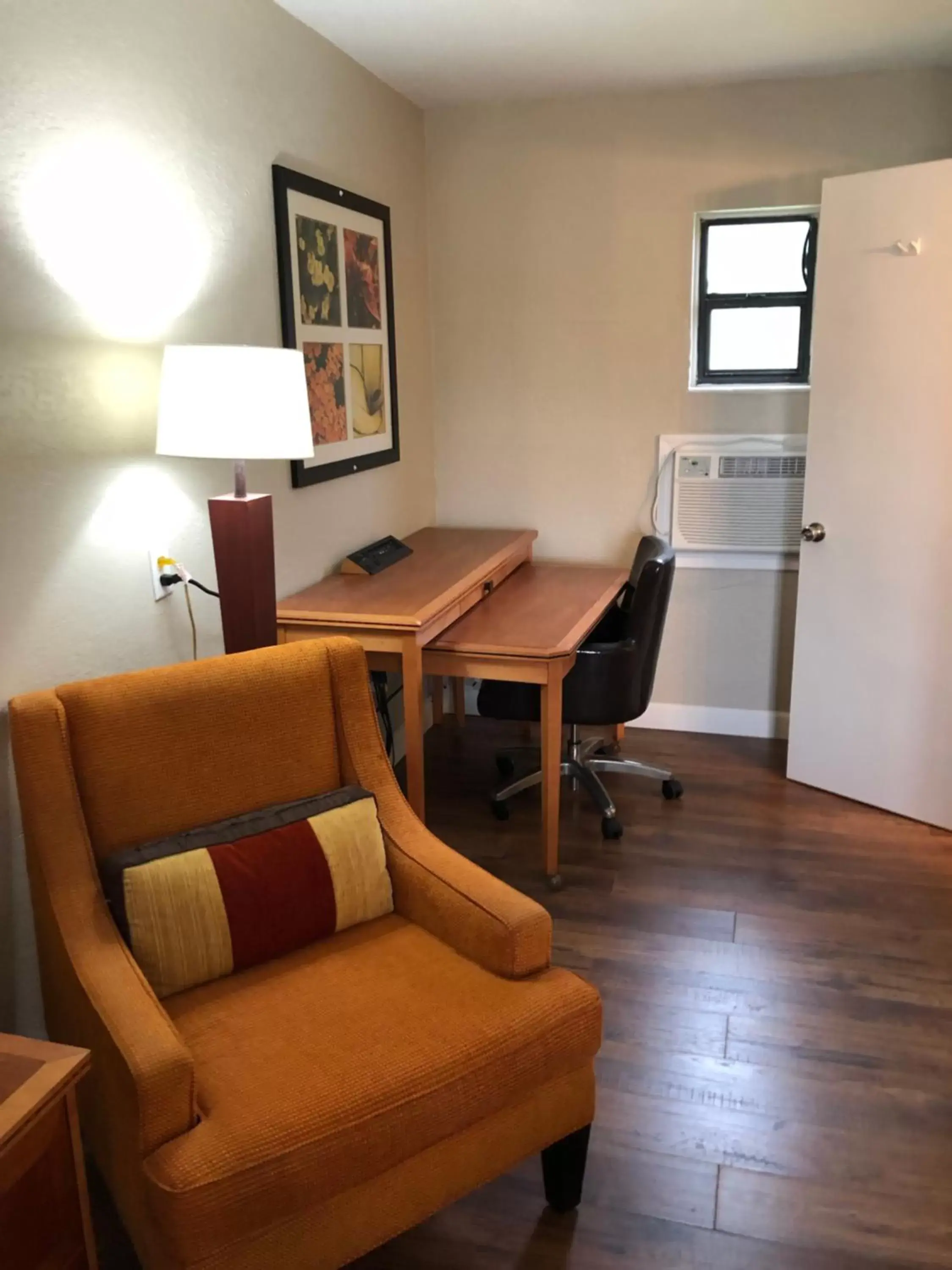 Seating Area in Ocala Cove Motel