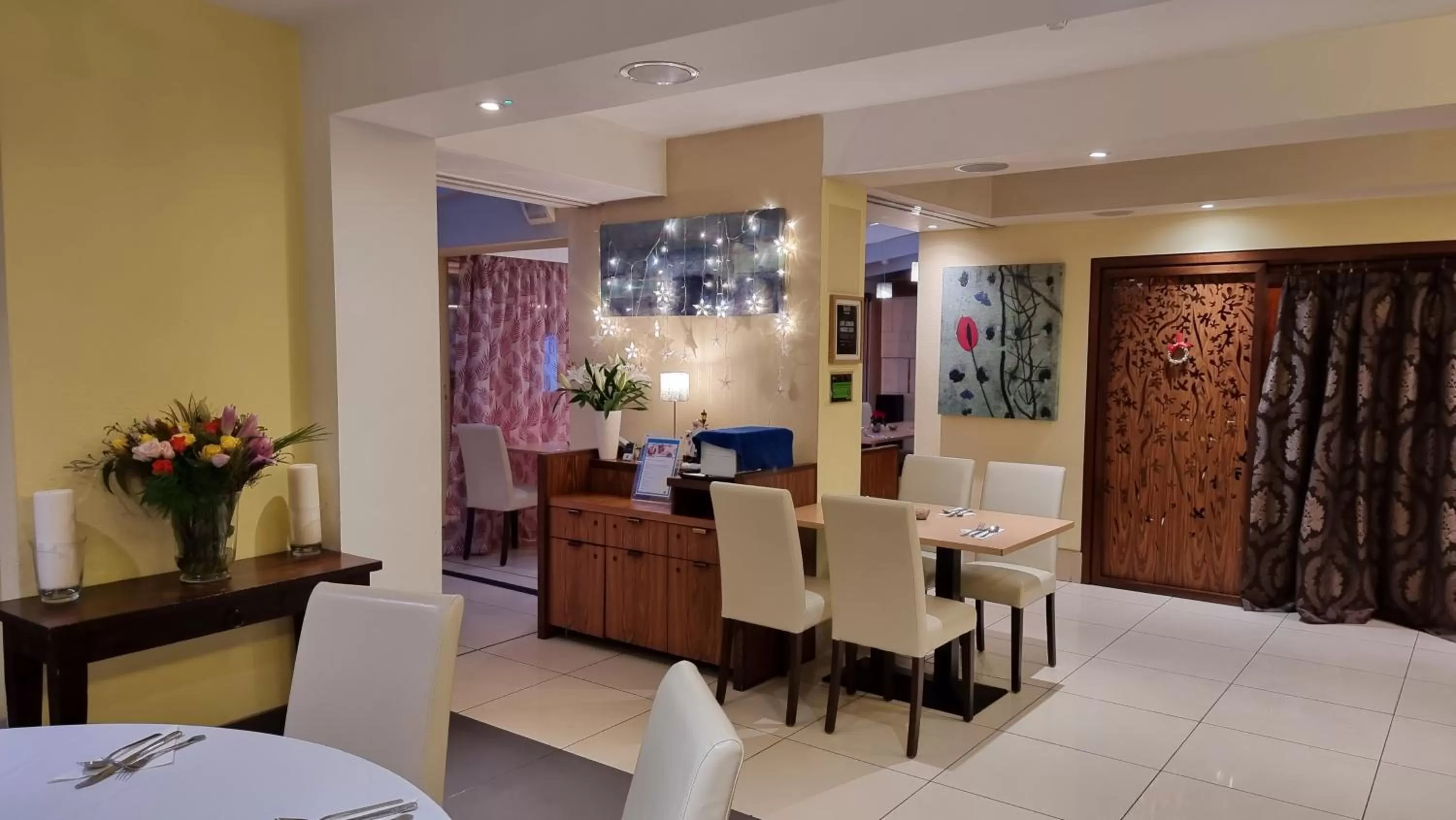 Restaurant/places to eat in The Park City Grand Plaza Kensington Hotel