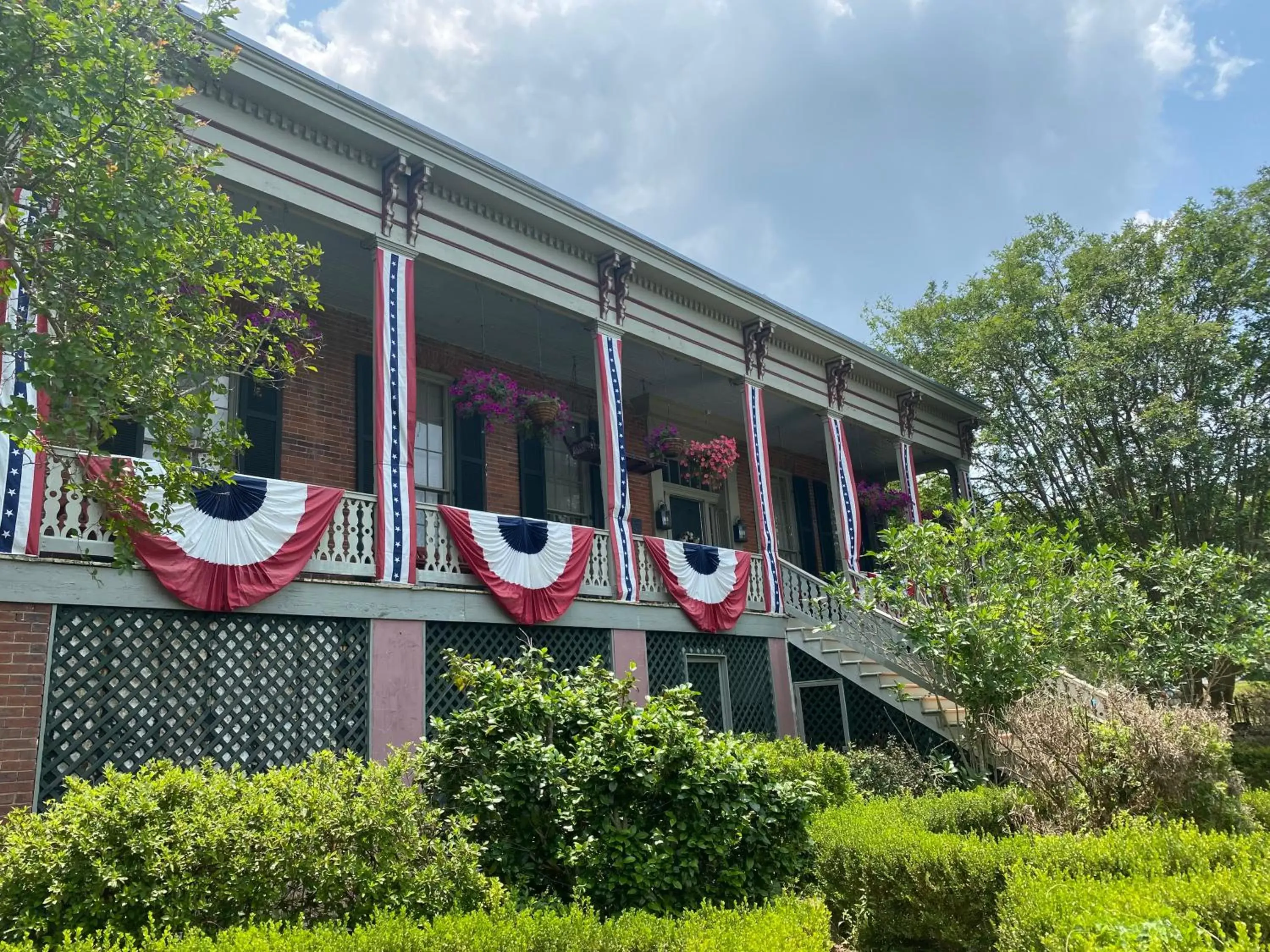 Property Building in Corners Mansion Inn - A Bed and Breakfast