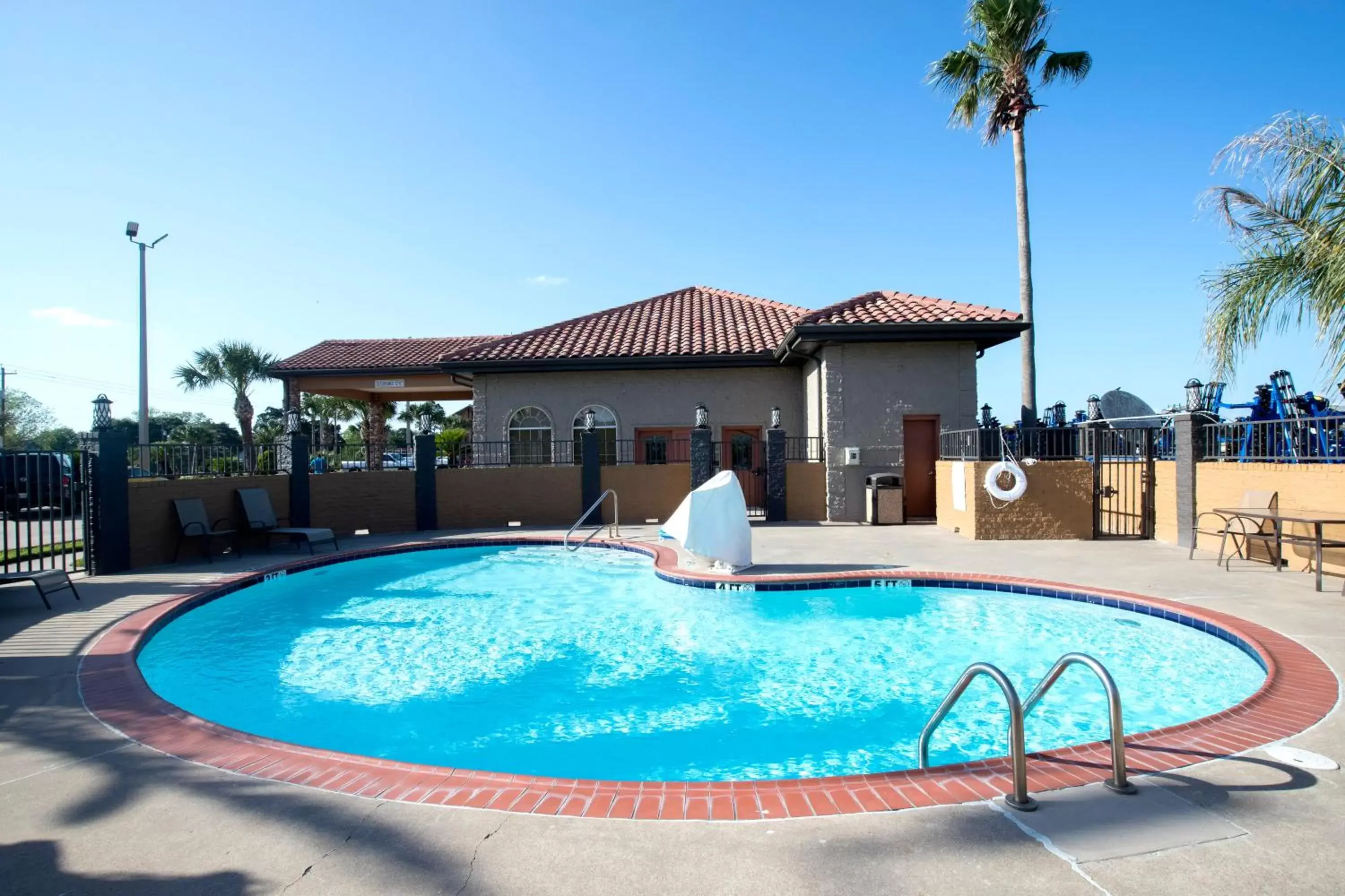 Swimming Pool in Best Western Executive Inn El Campo