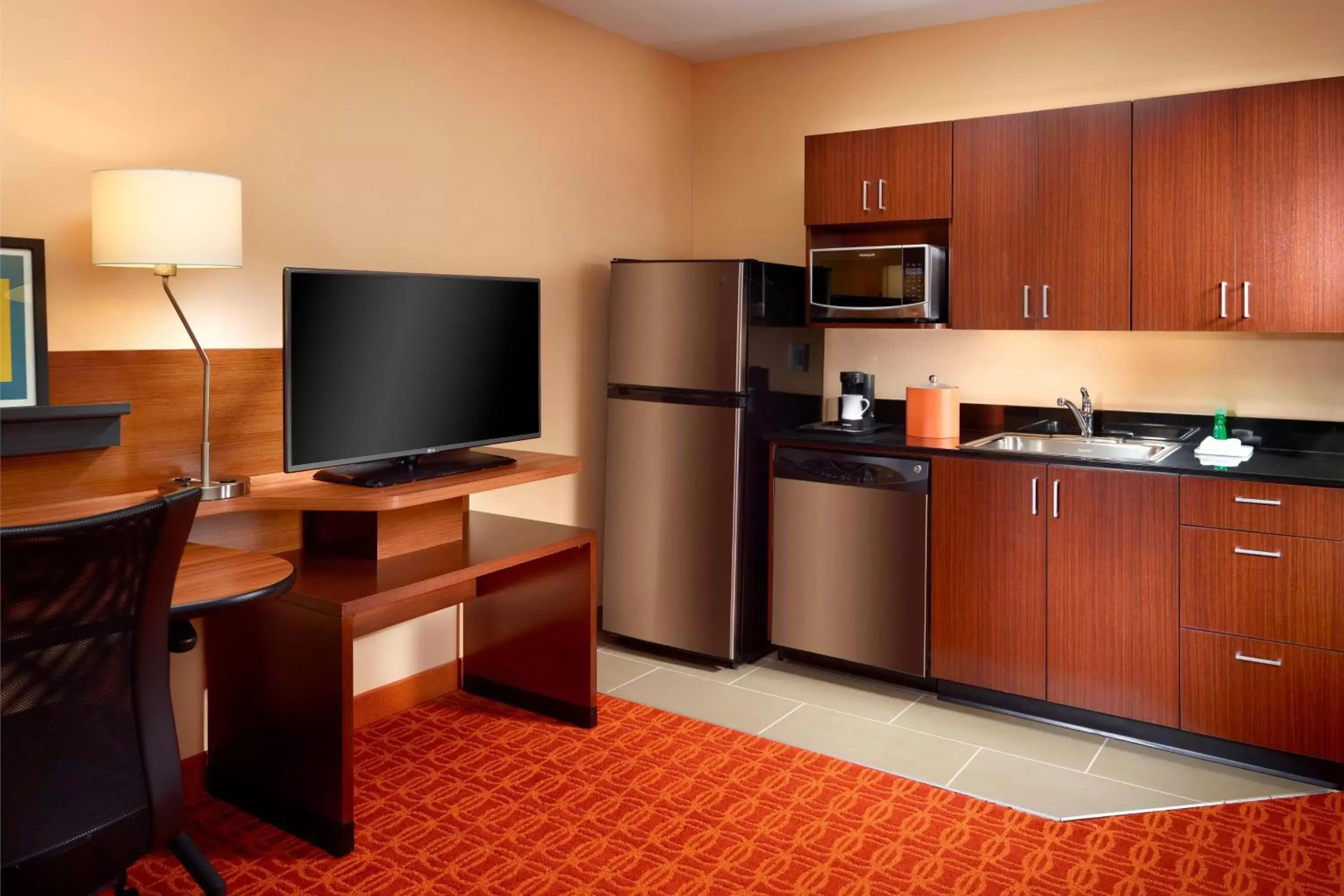 Kitchen or kitchenette, Kitchen/Kitchenette in Fairfield Inn & Suites by Marriott Fayetteville North