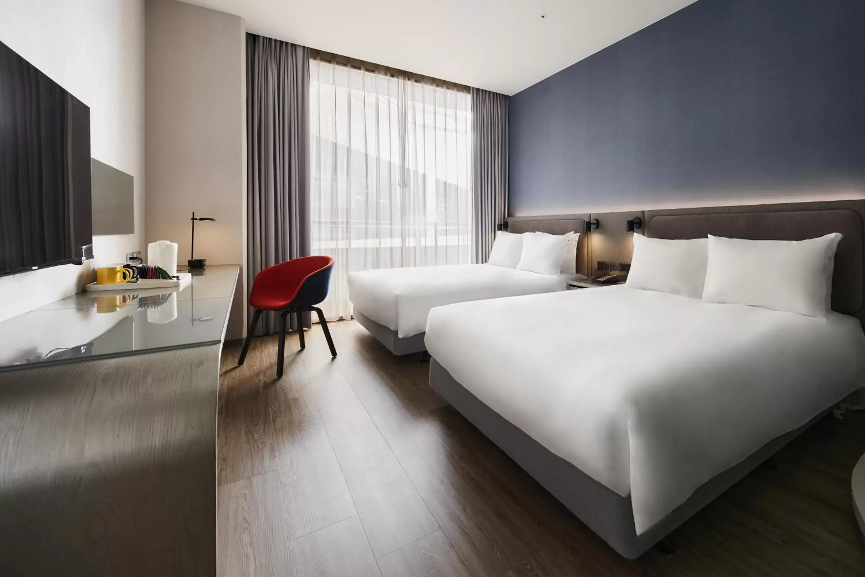 Photo of the whole room, Bed in Holiday Inn Express Taichung Park, an IHG Hotel