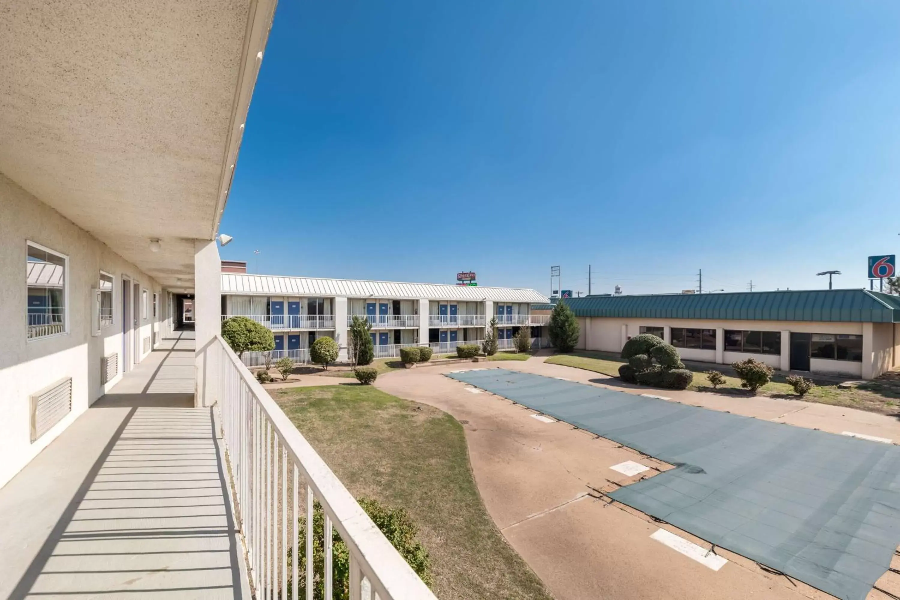 Property building, Swimming Pool in Motel 6-Oklahoma City, OK - Bricktown