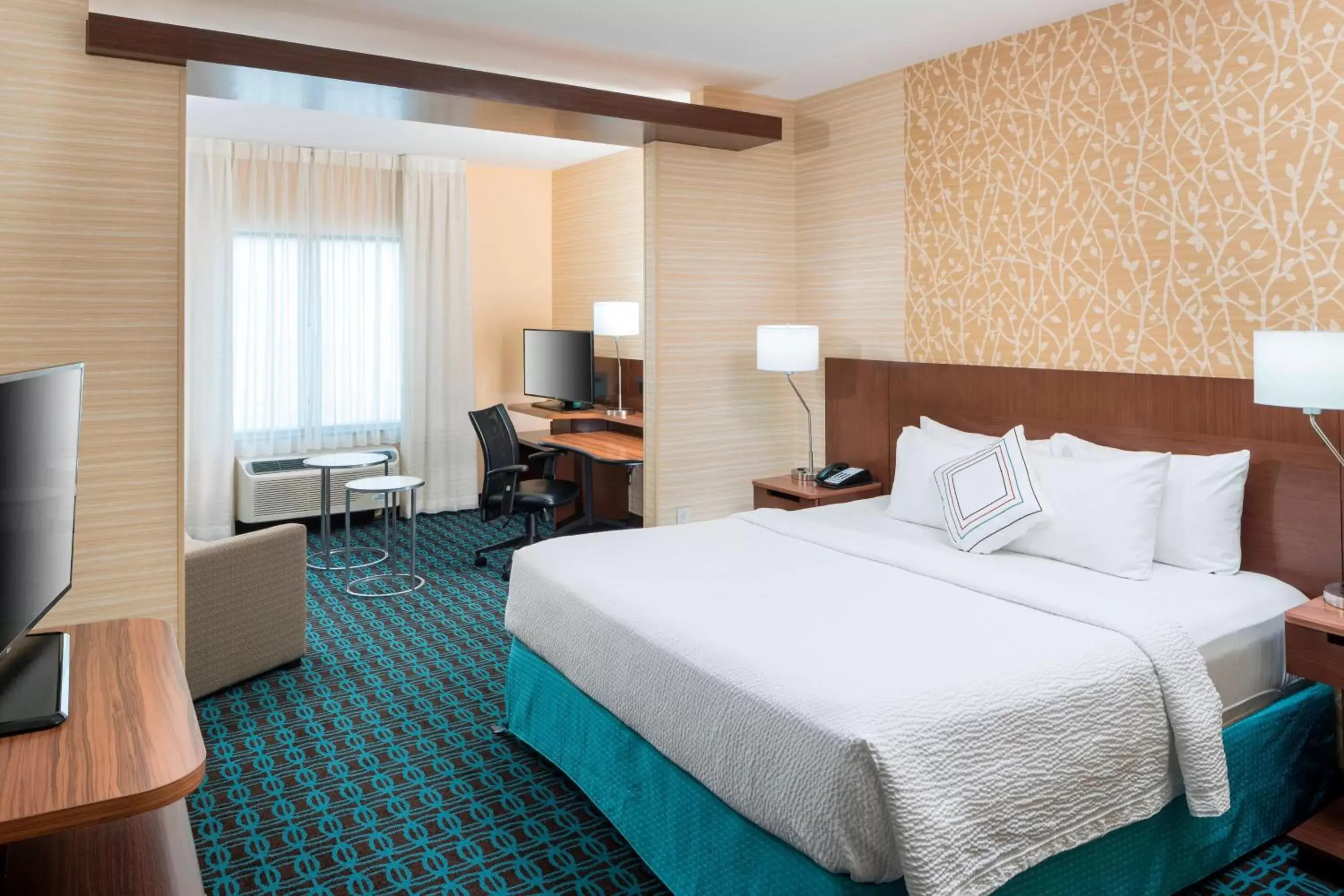 Photo of the whole room, Bed in Fairfield Inn & Suites by Marriott Houston Pasadena