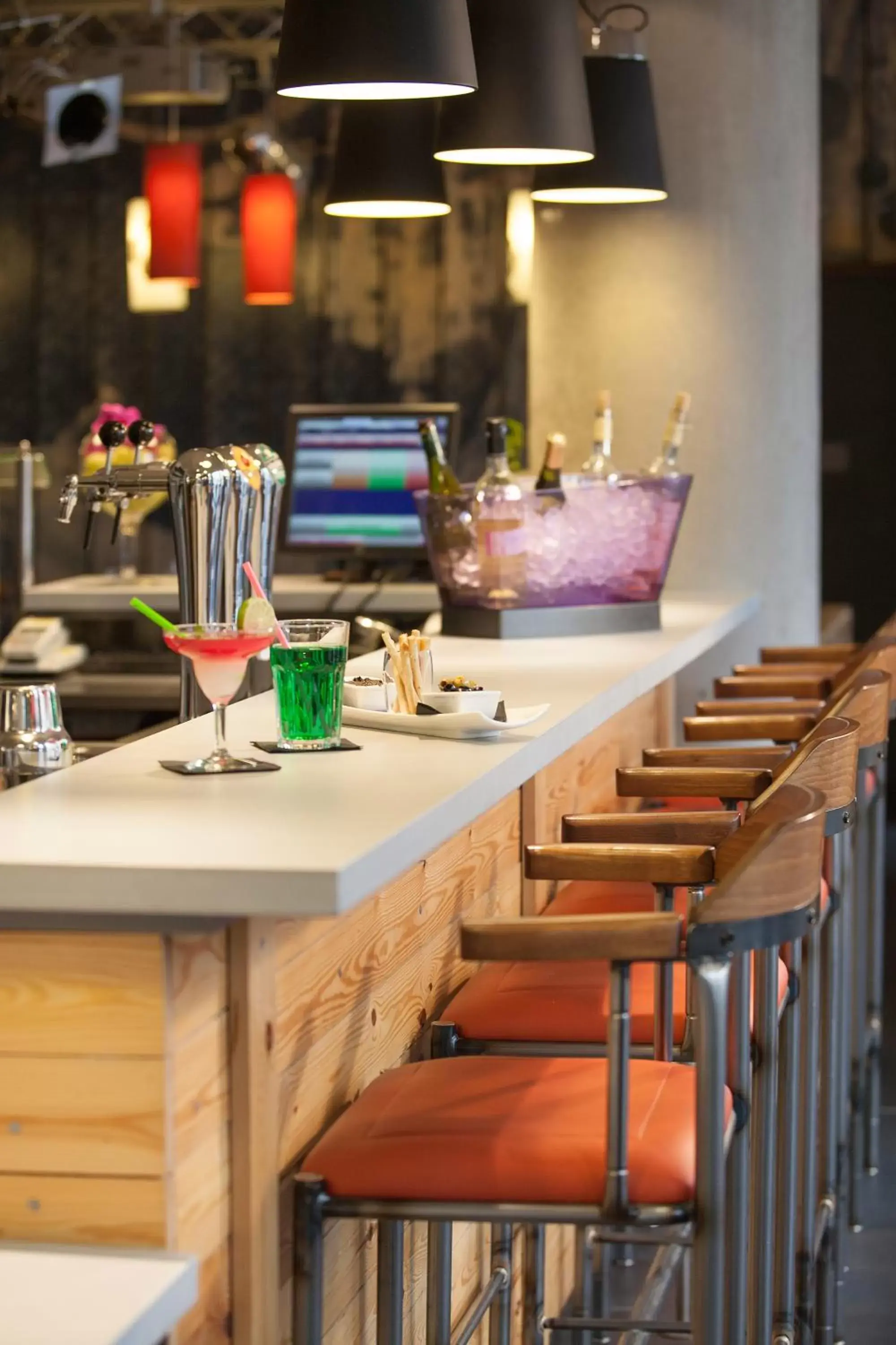 Lounge or bar, Restaurant/Places to Eat in Ibis Styles Lyon Centre - Gare Part Dieu