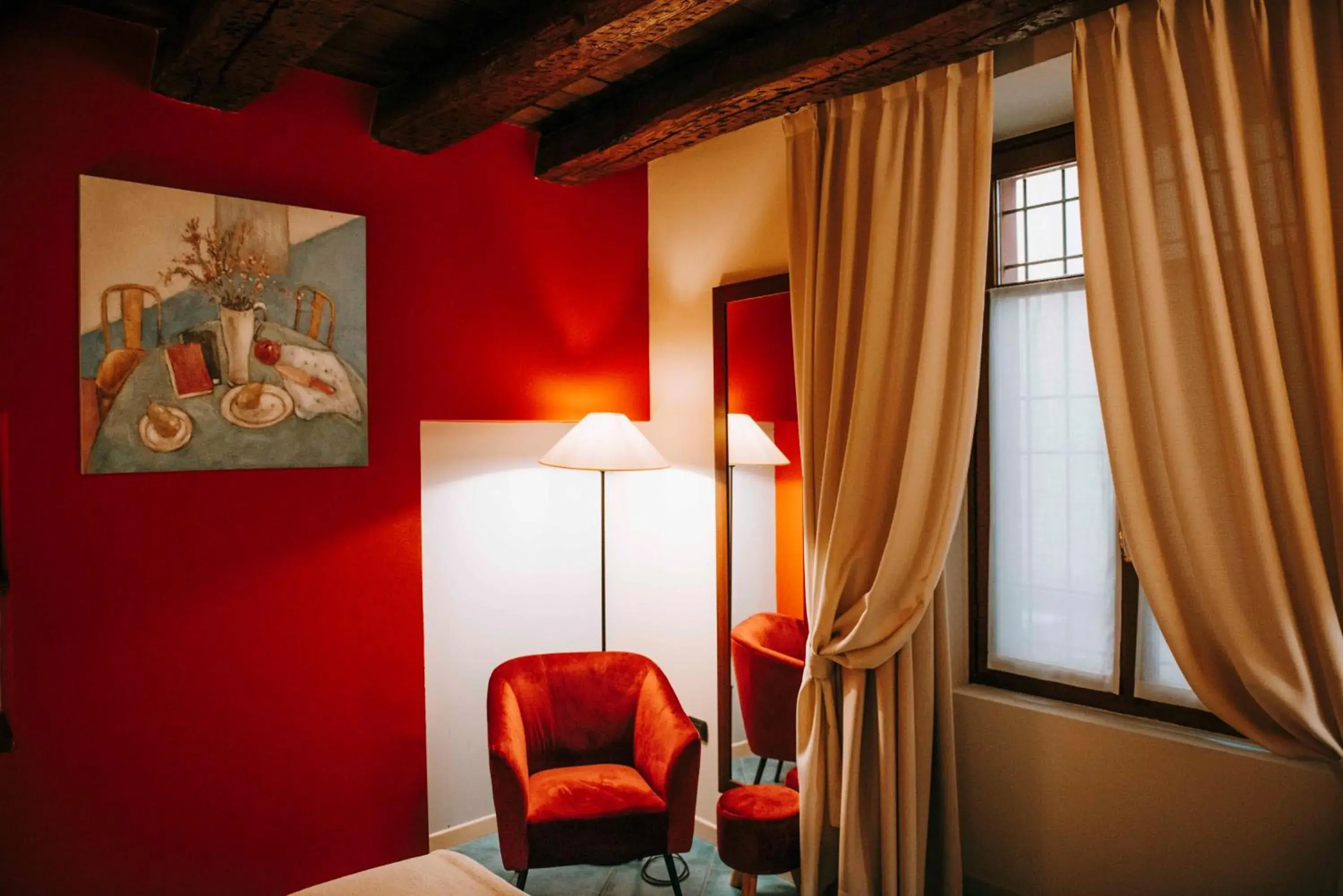 Bedroom, Seating Area in Hotel La Contrada