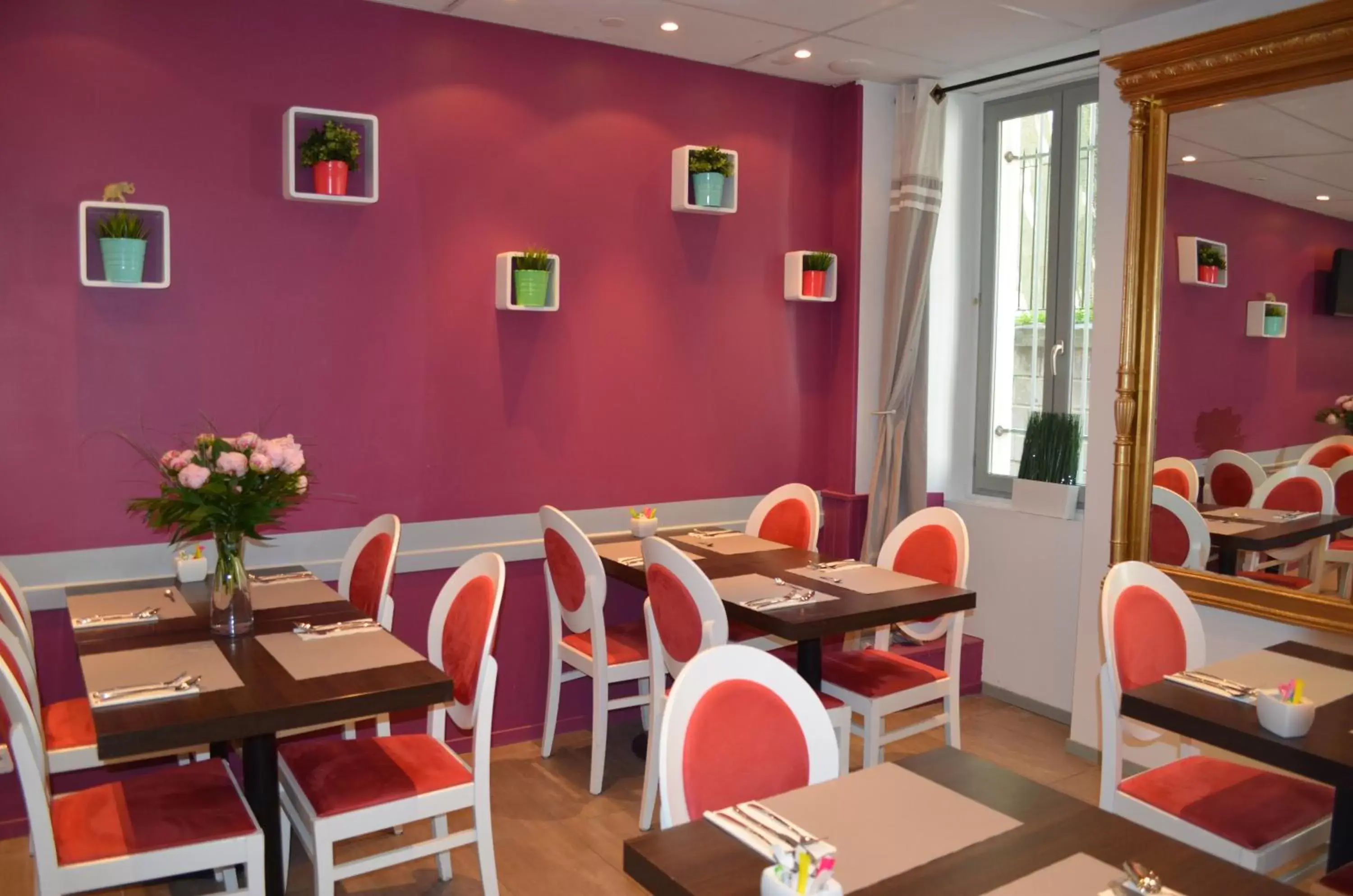 Banquet/Function facilities, Restaurant/Places to Eat in Hôtel Les Corps Saints