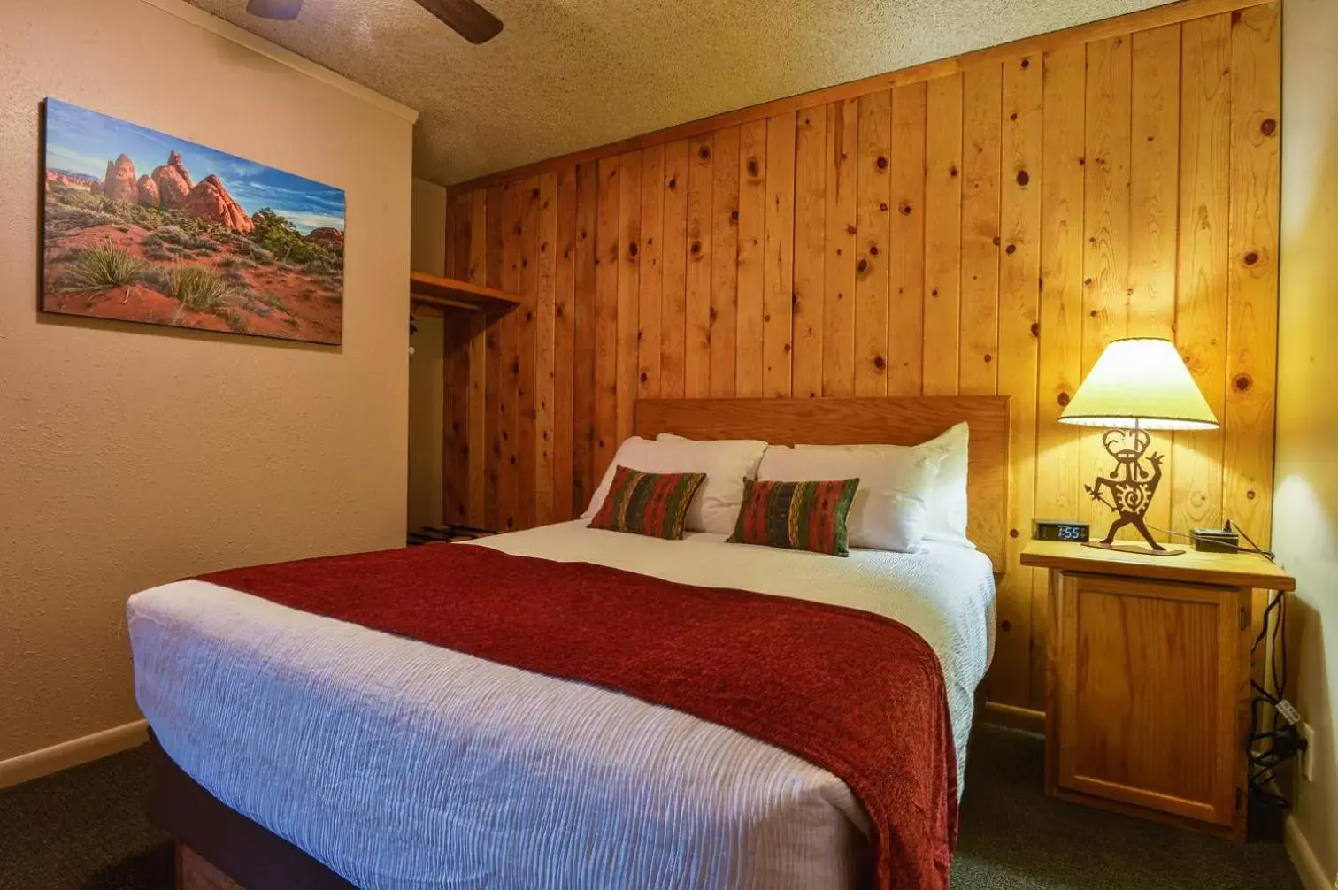 Bedroom, Bed in Rustic Inn