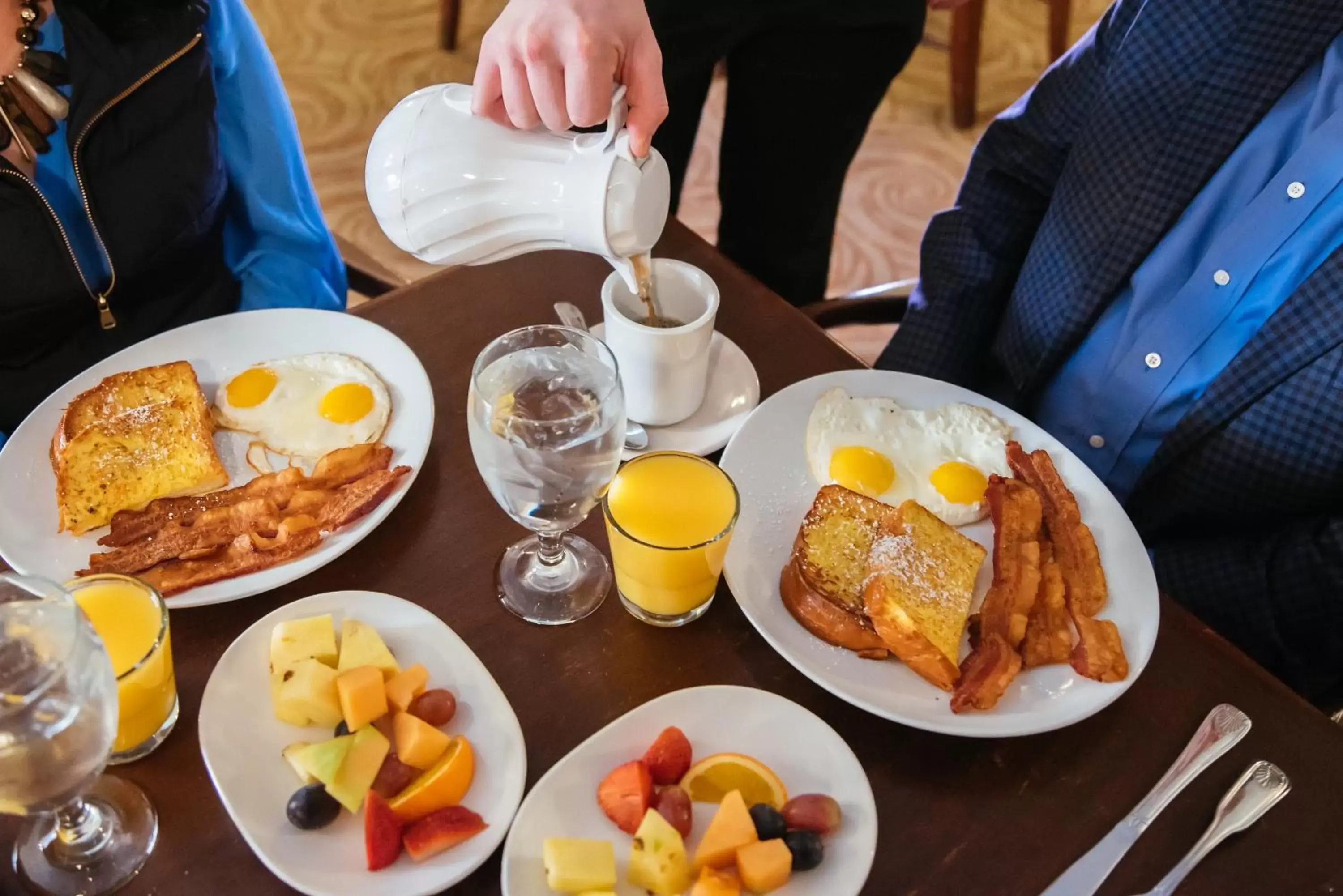 Breakfast in Inn on the Square, Ascend Hotel Collection