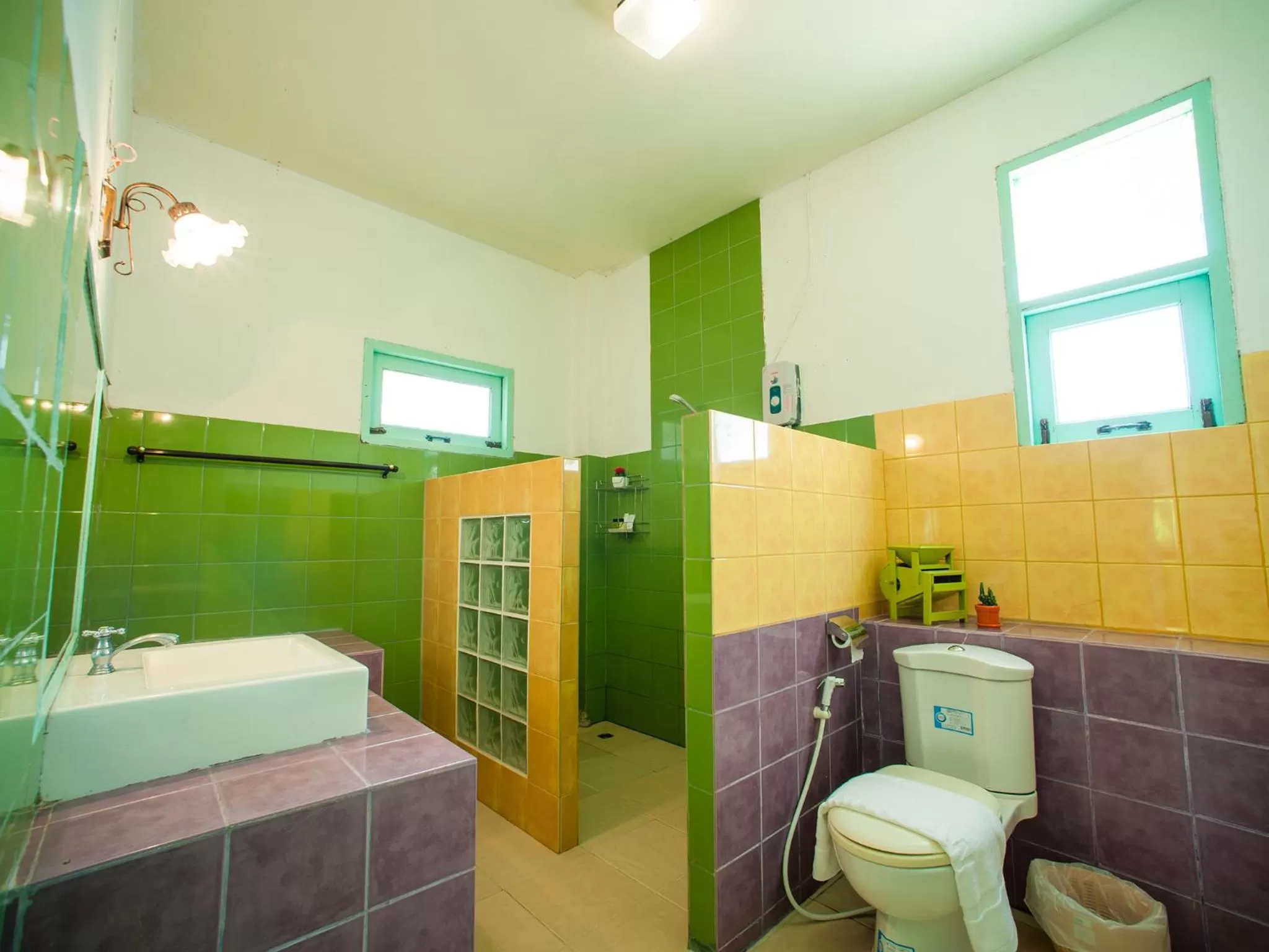 Shower in Baan Chokdee Pai Resort