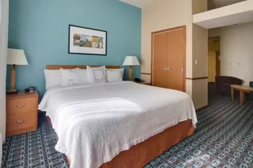 Bed in Fairfield Inn & Suites by Marriott Clermont