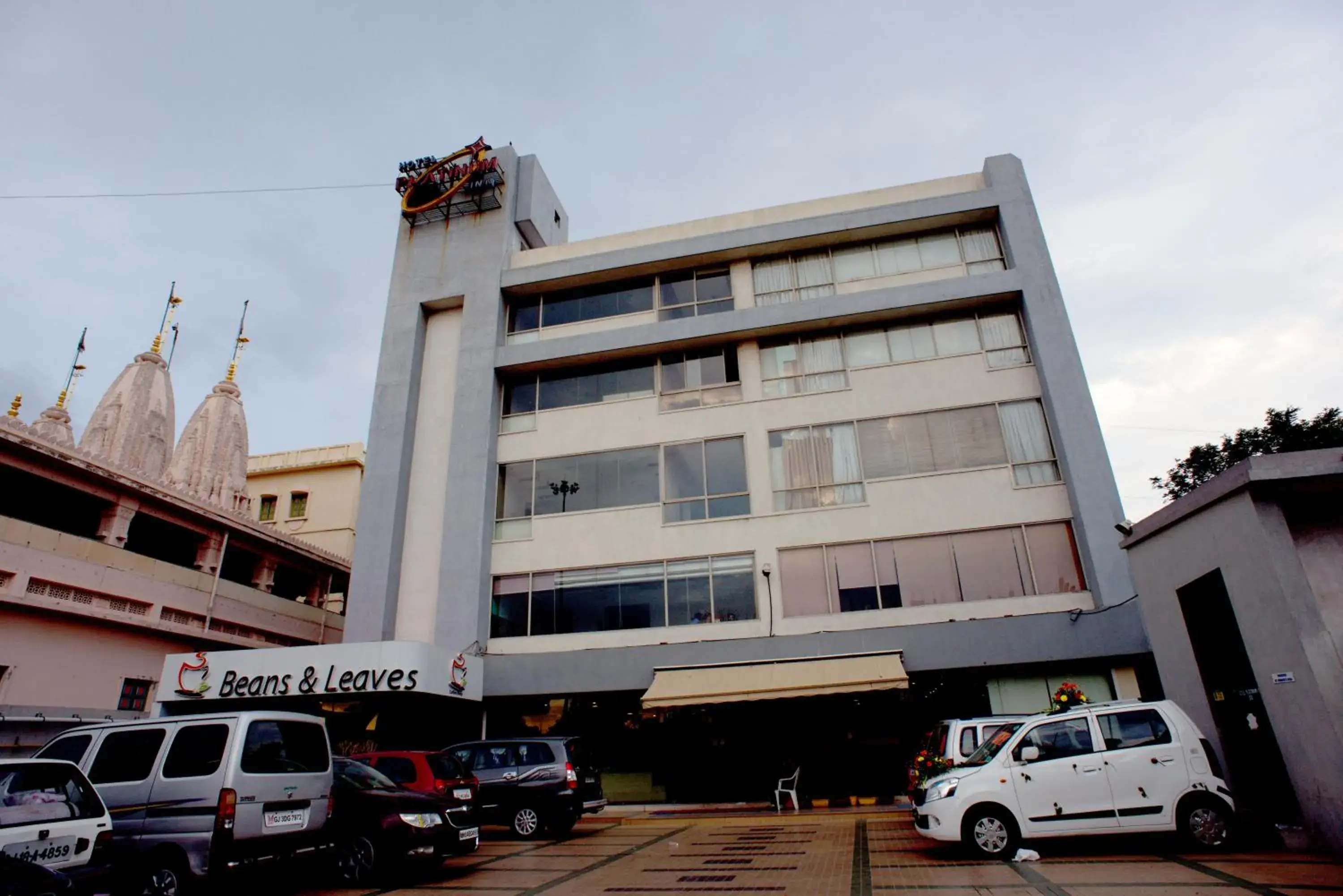 Facade/entrance, Property Building in Hotel Platinum Inn