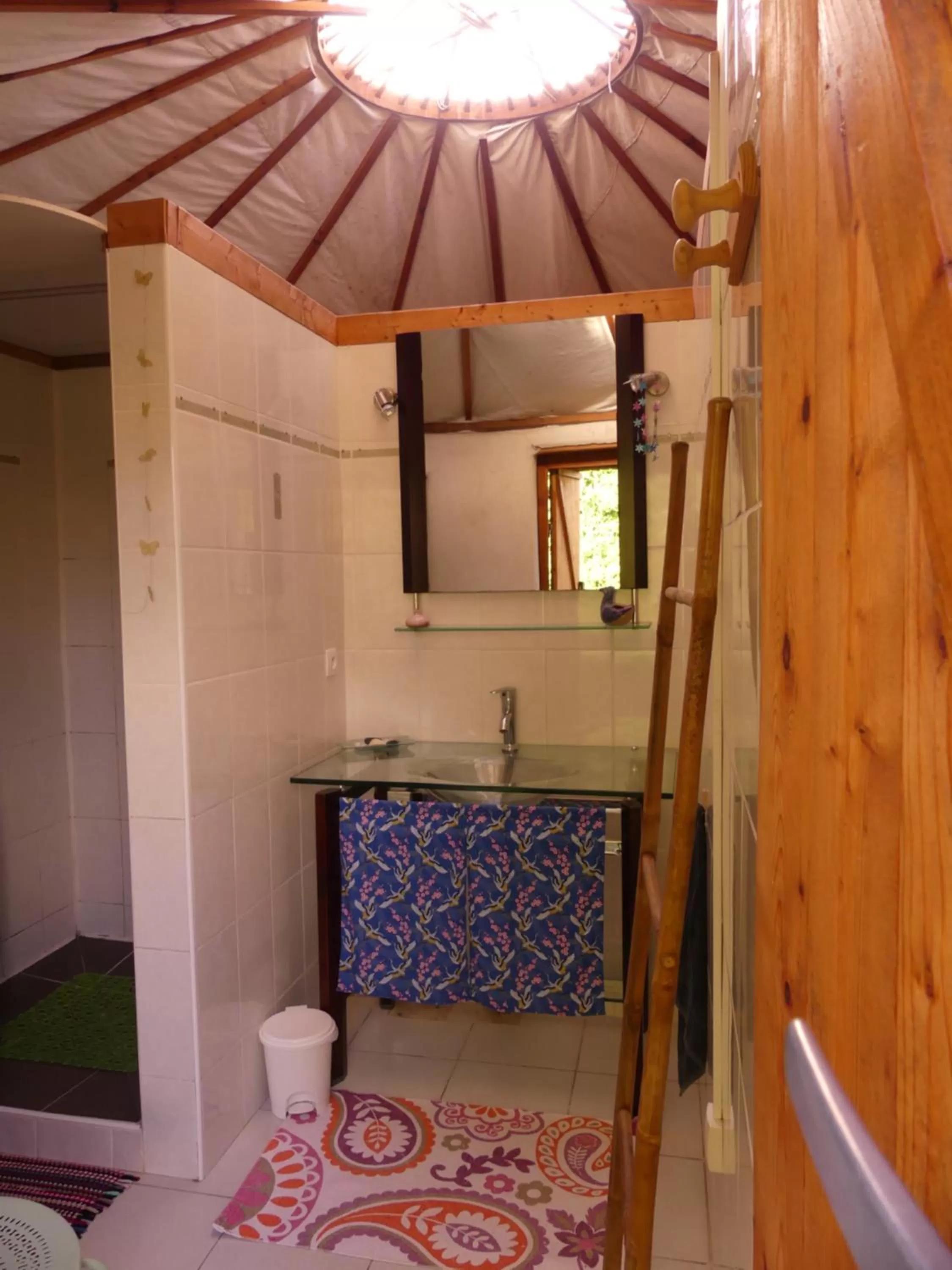 Bathroom in Les Yourtes d'Hôtes