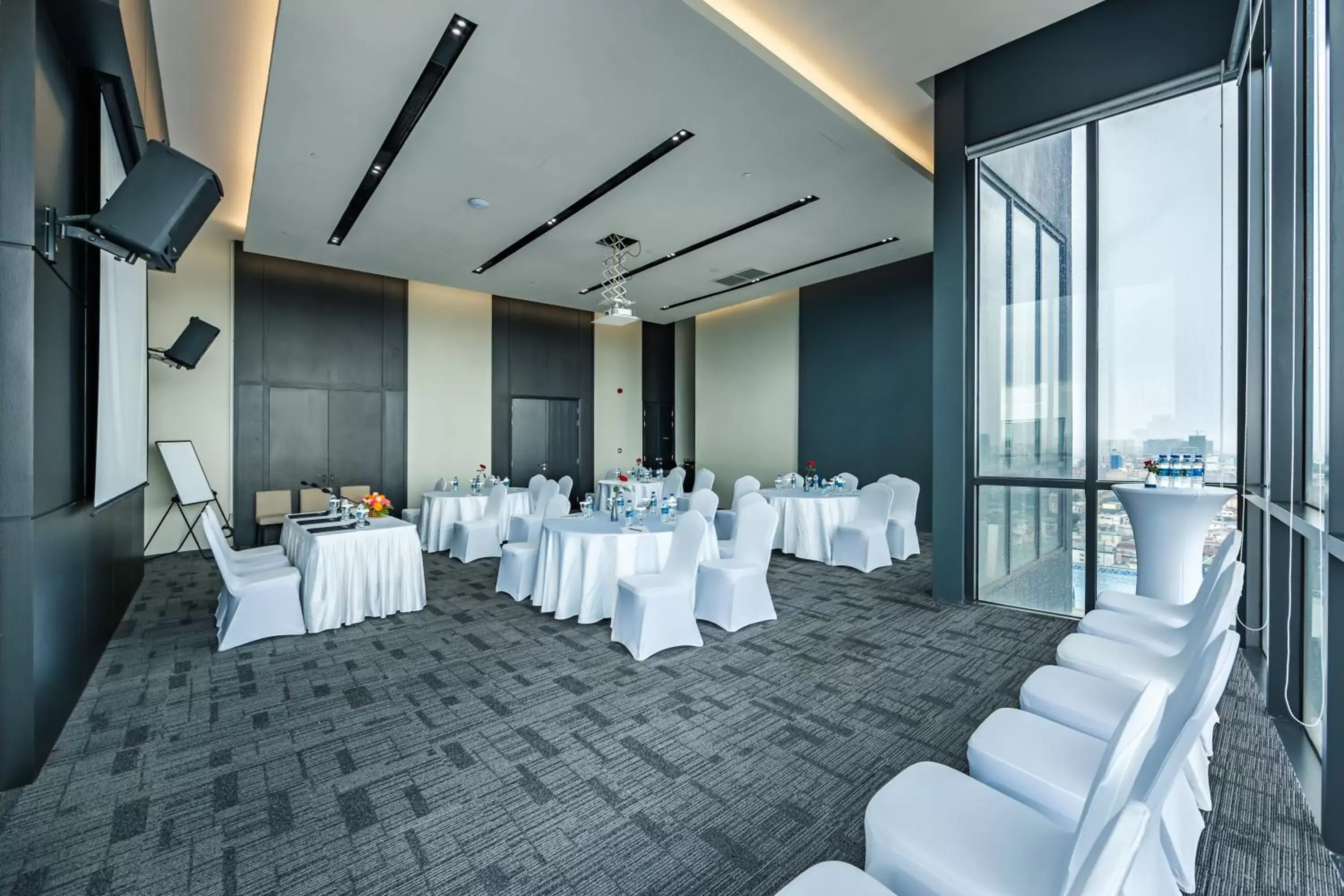 Meeting/conference room, Banquet Facilities in Luxcity Hotel & Apartment