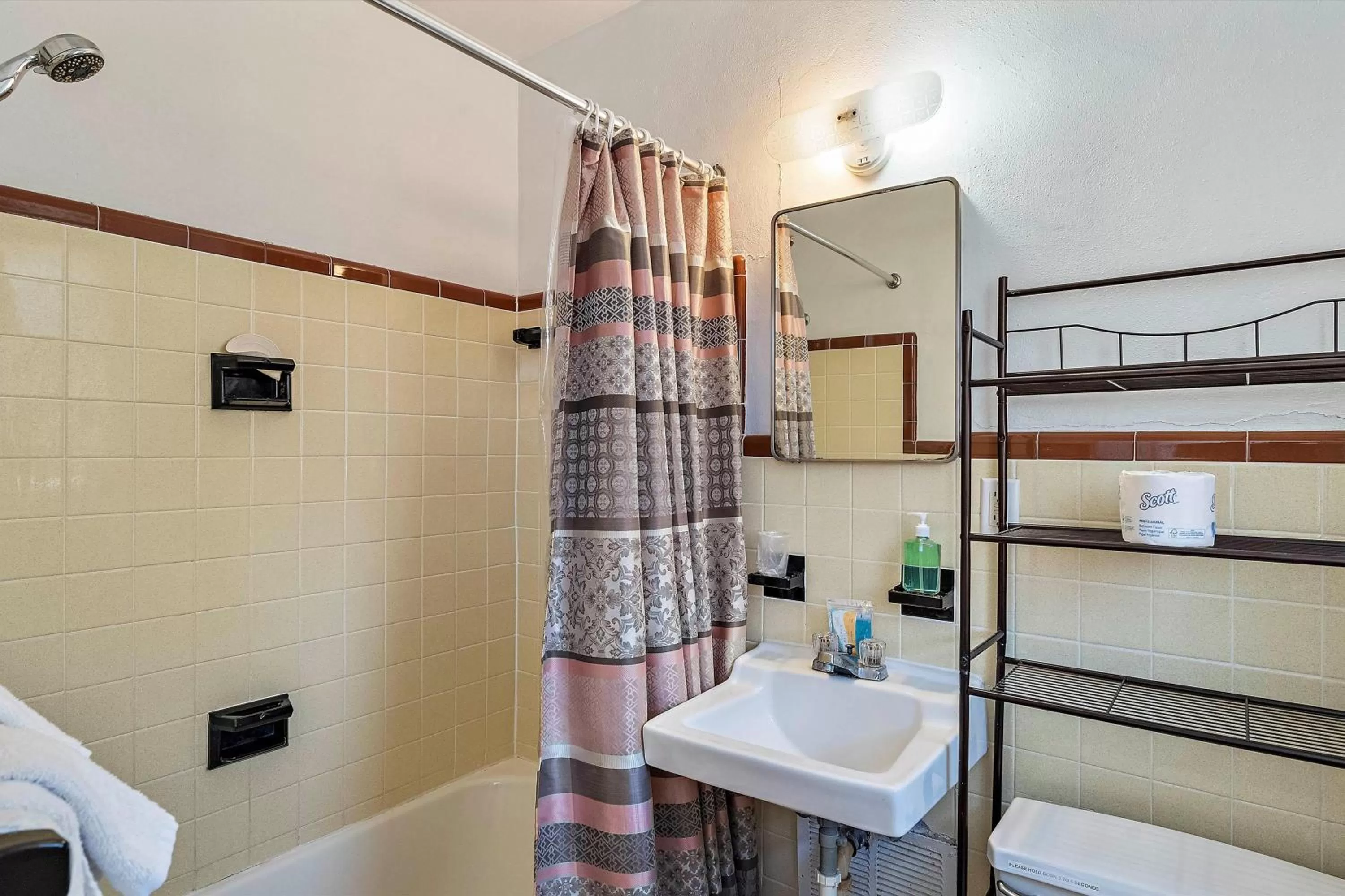 Shower in Malibu Resort Motel