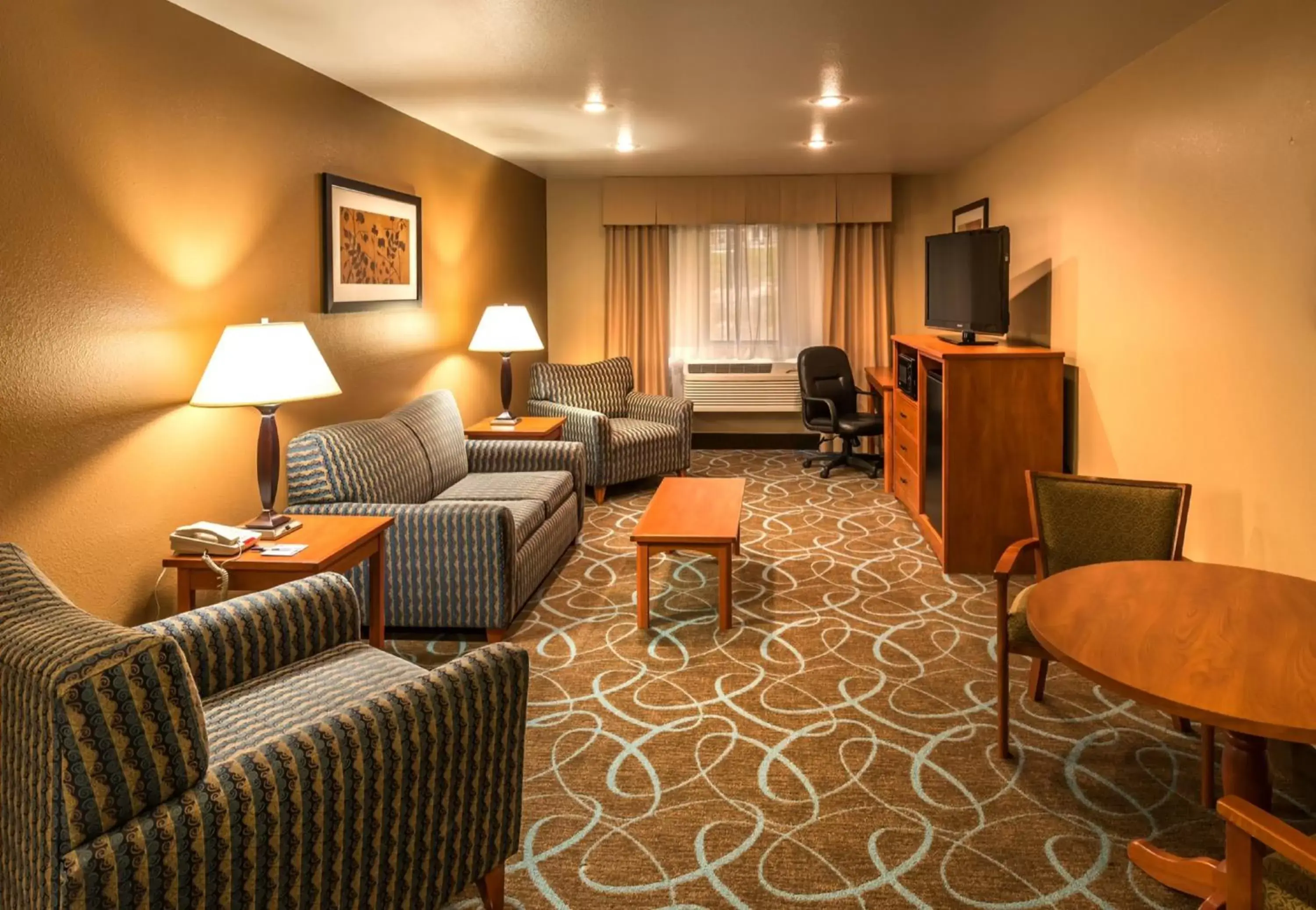 Photo of the whole room, Seating Area in Holiday Inn Express Winnemucca, an IHG Hotel