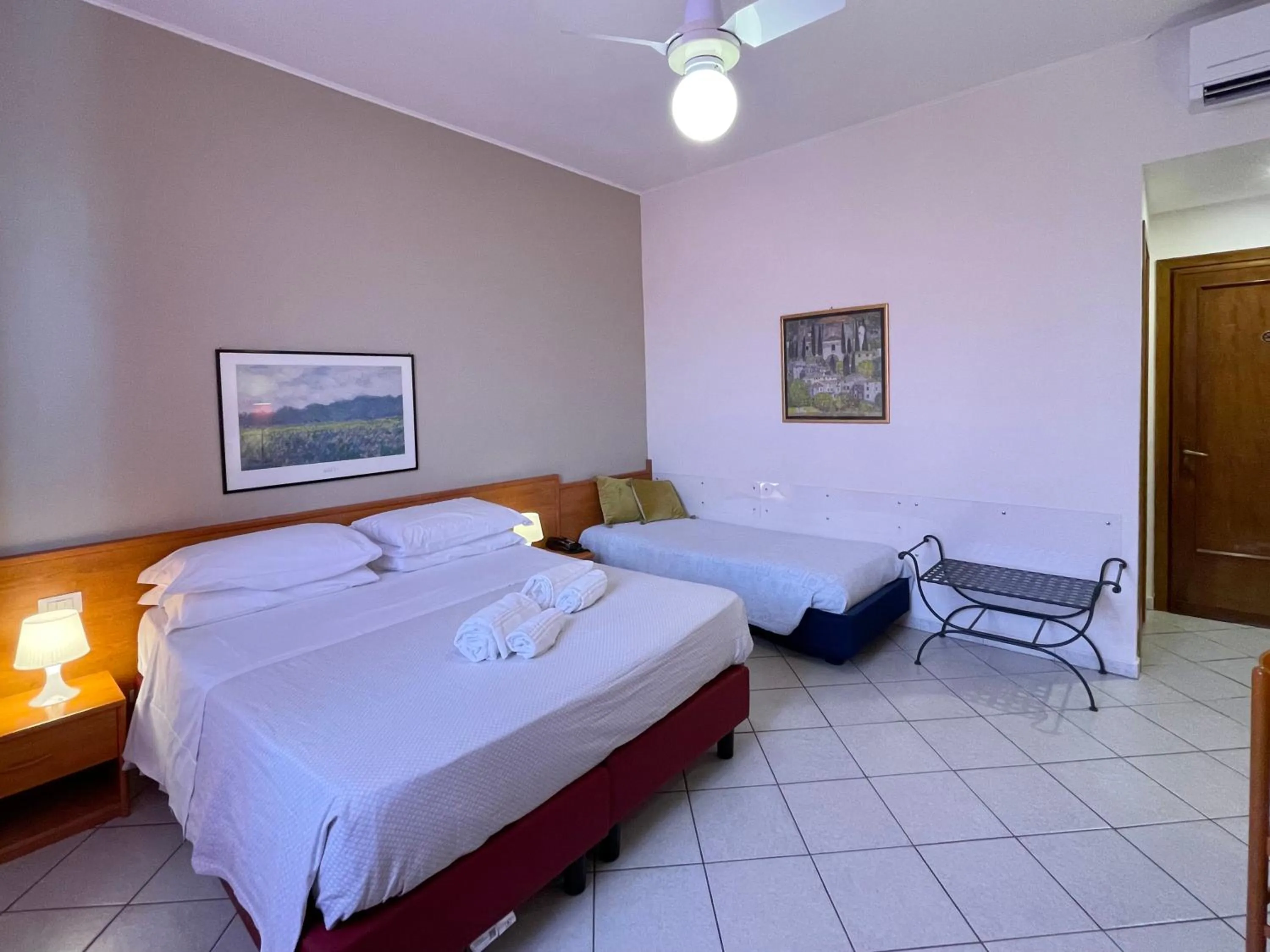 Bedroom, Bed in Hotel Leopolda