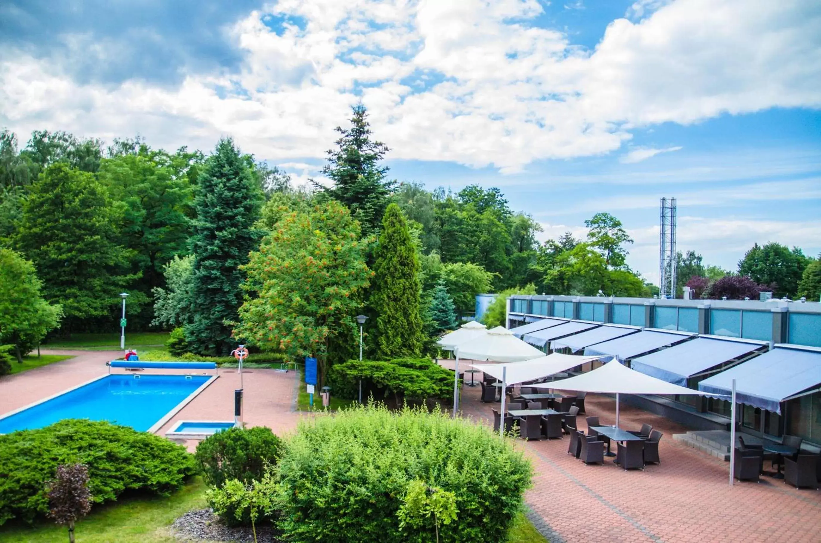 Garden, Swimming Pool in Novotel Poznań Malta