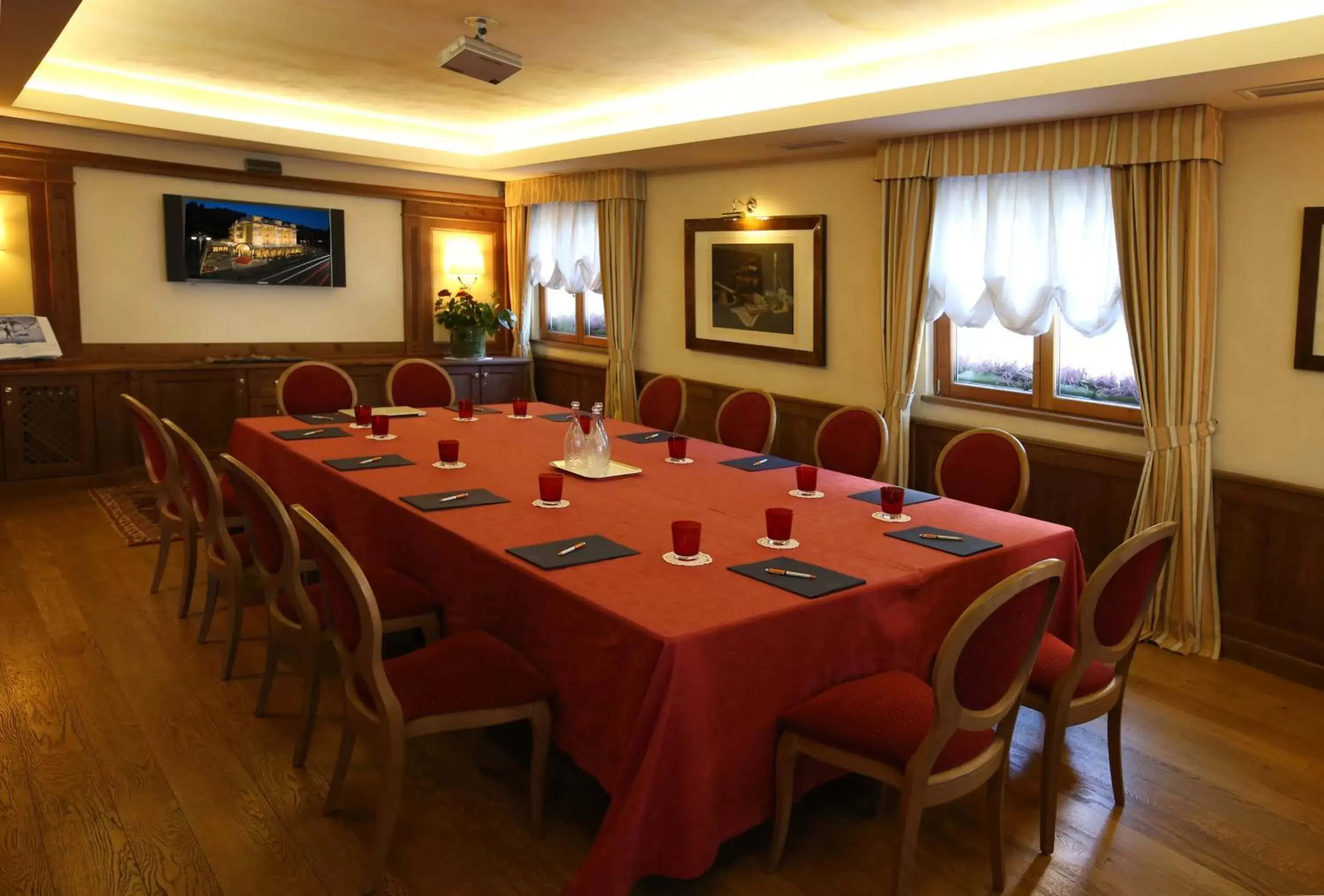 Meeting/conference room, Business Area/Conference Room in Alpen Suite Hotel