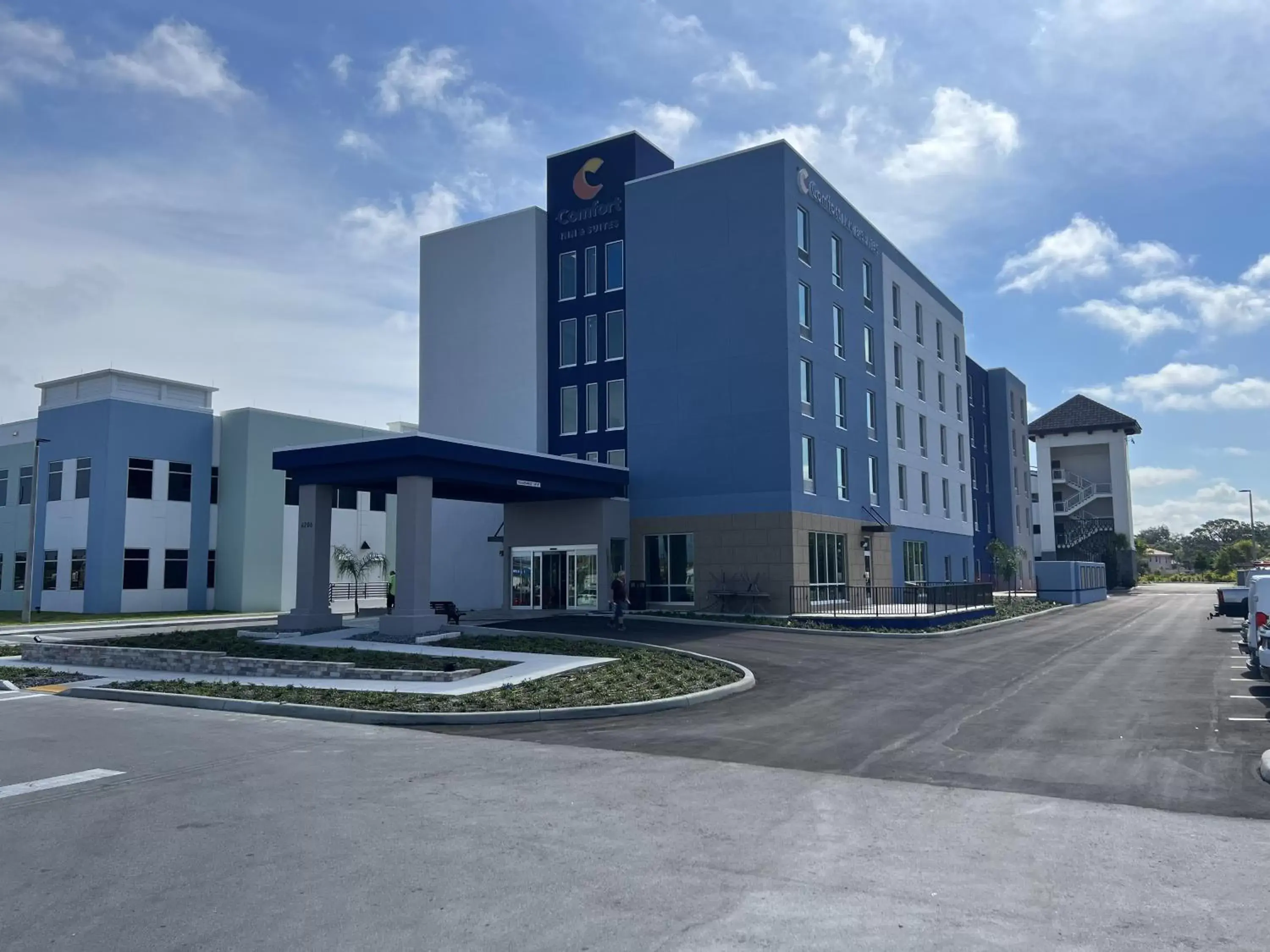 Property building in Comfort Inn & Suites New Port Richey Downtown District Property building in Comfort Inn & Suites New Port Richey Downtown District