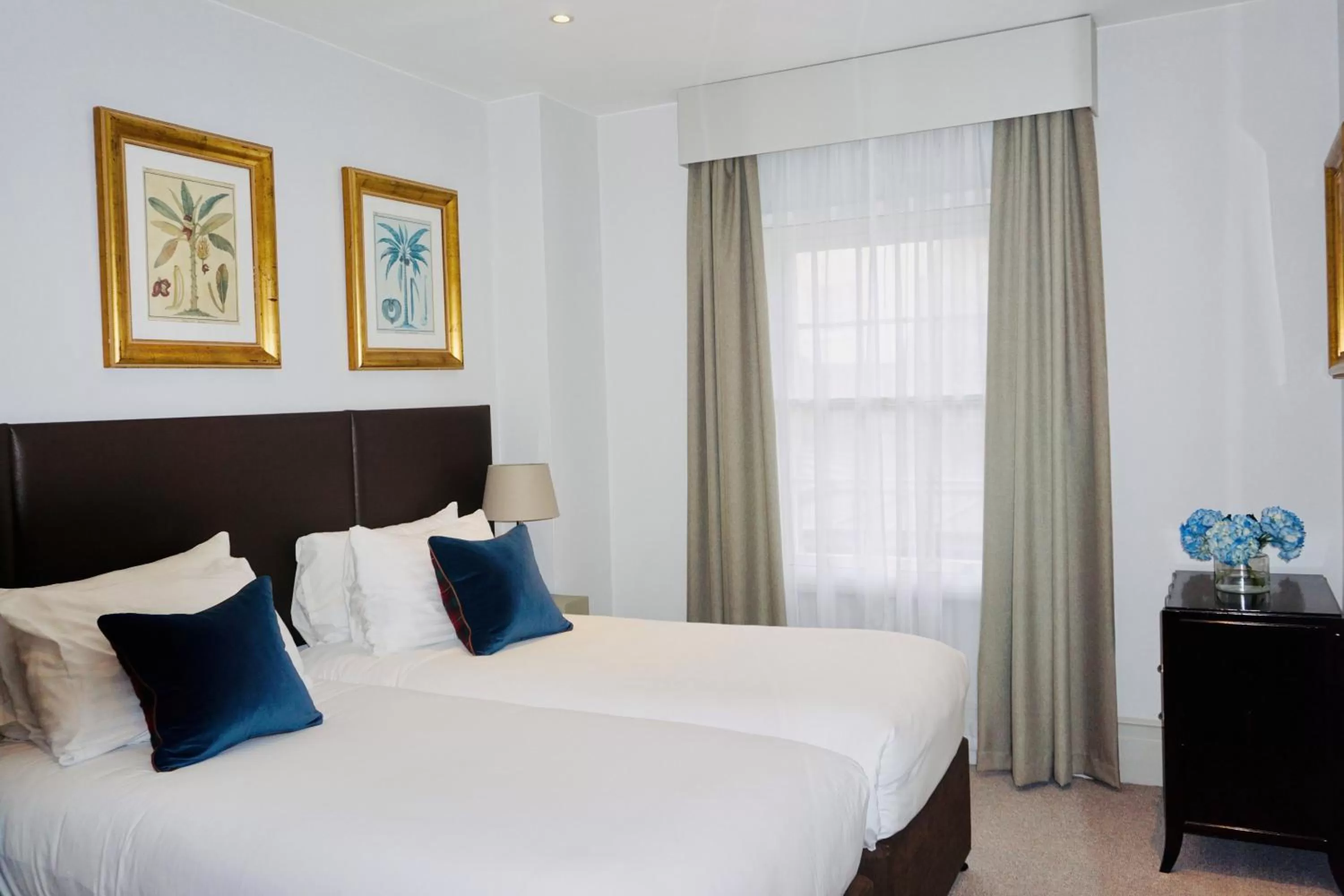 Bedroom, Bed in The Tophams Hotel