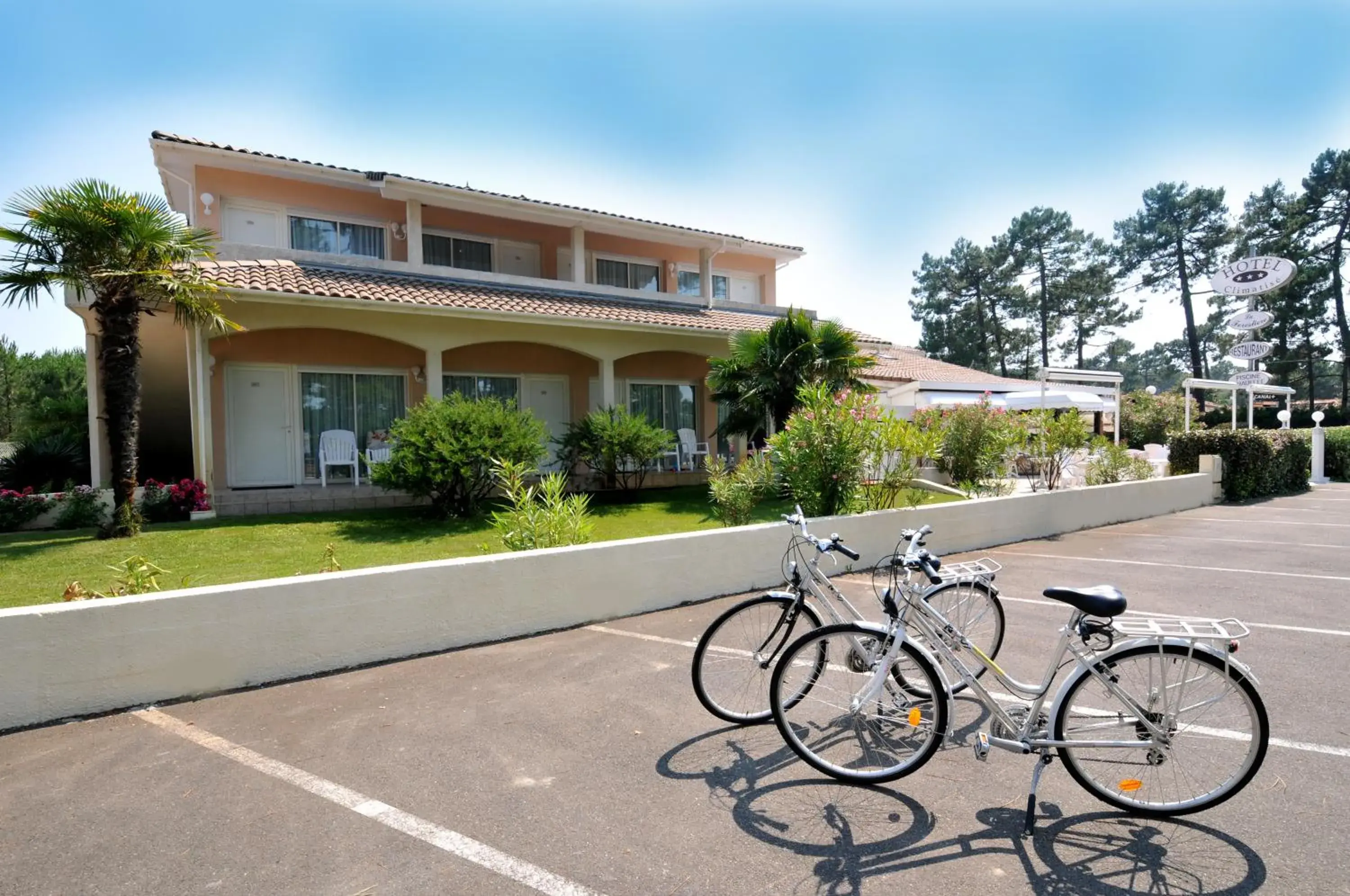 Facade/entrance in Hôtel Restaurant La Forestière Facade/entrance in Hôtel Restaurant La Forestière