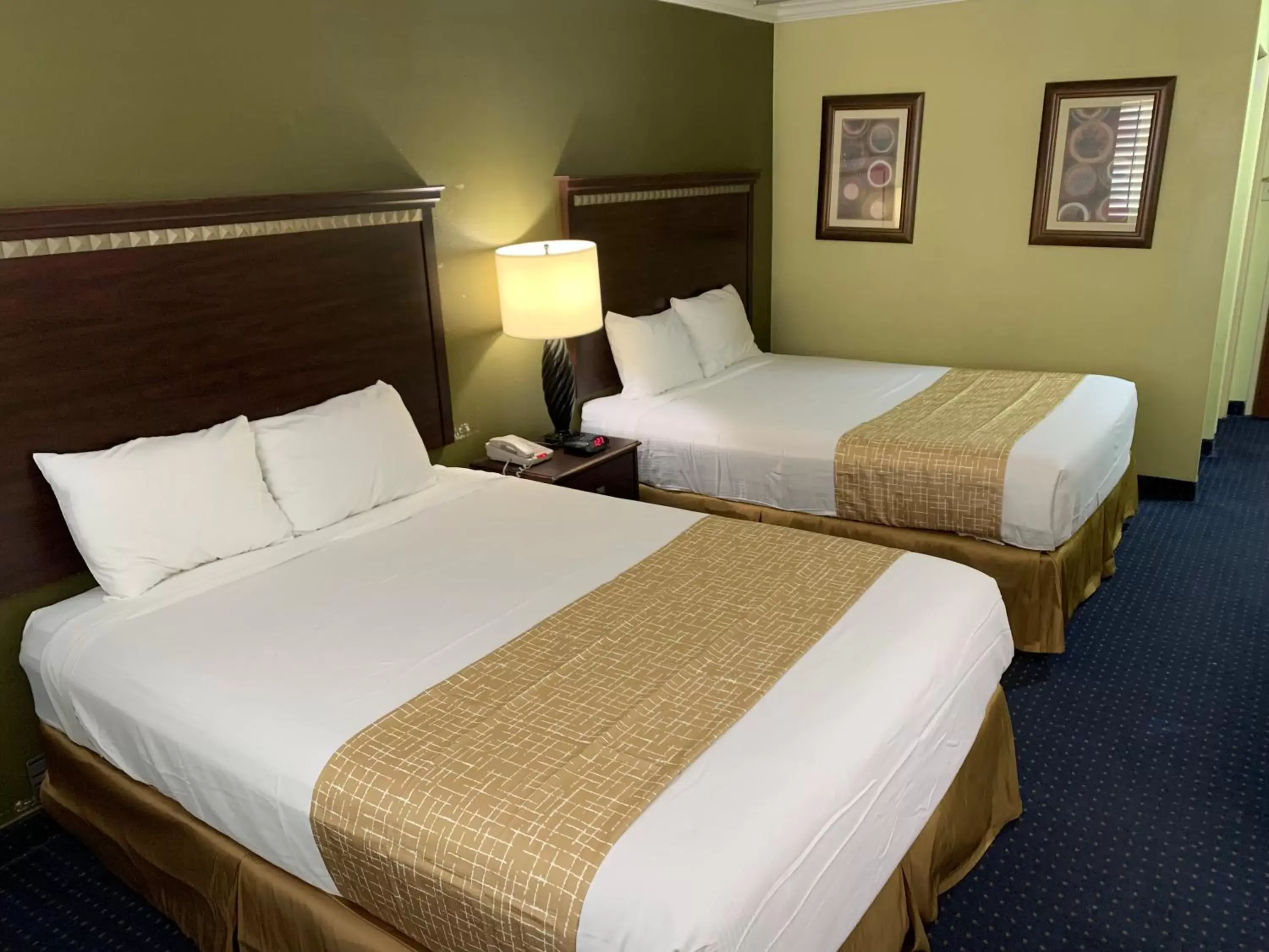 Bedroom, Bed in Travelodge by Wyndham Odessa