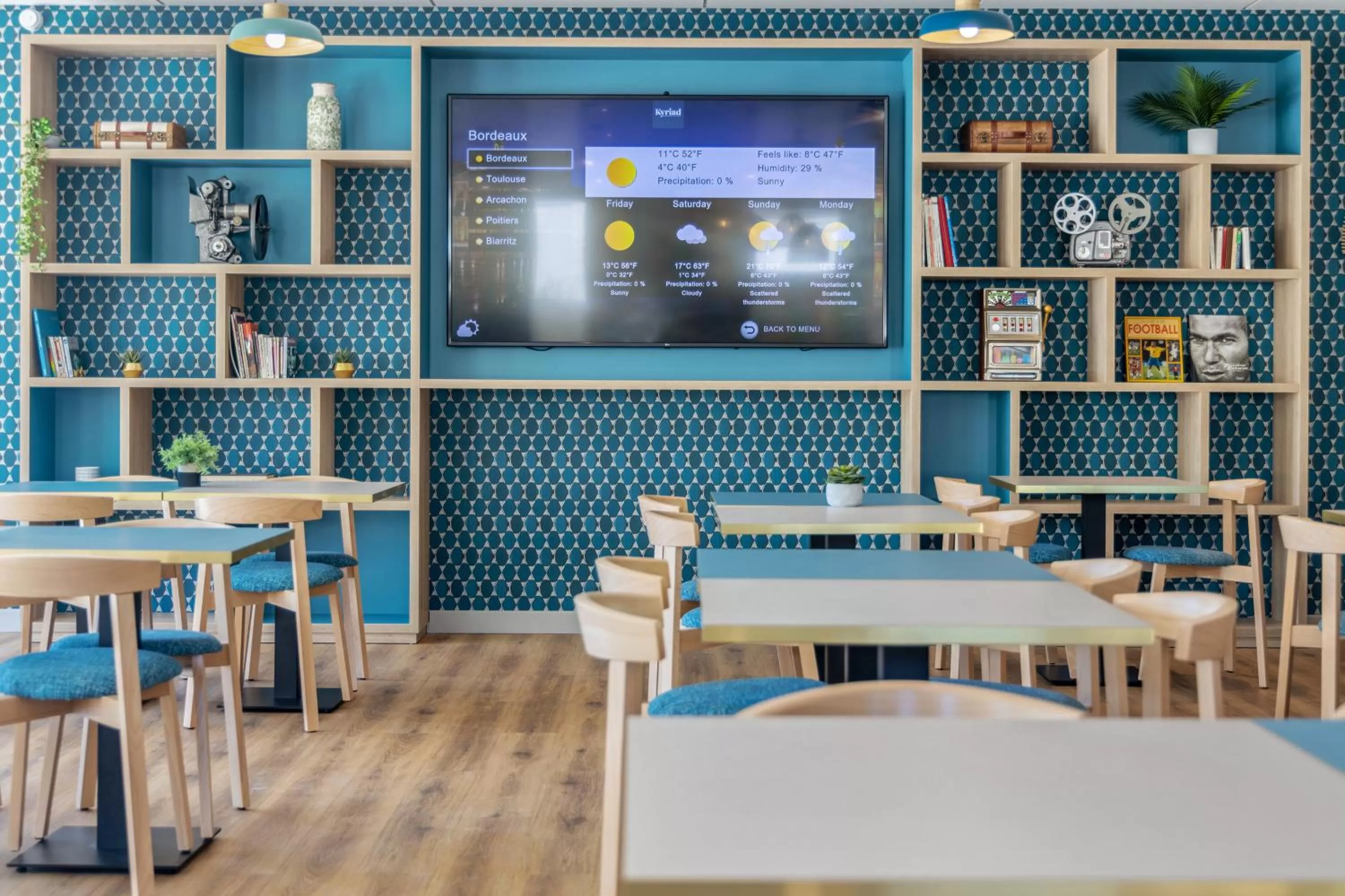 Communal lounge/ TV room in Kyriad Bordeaux Nord Sainte Eulalie