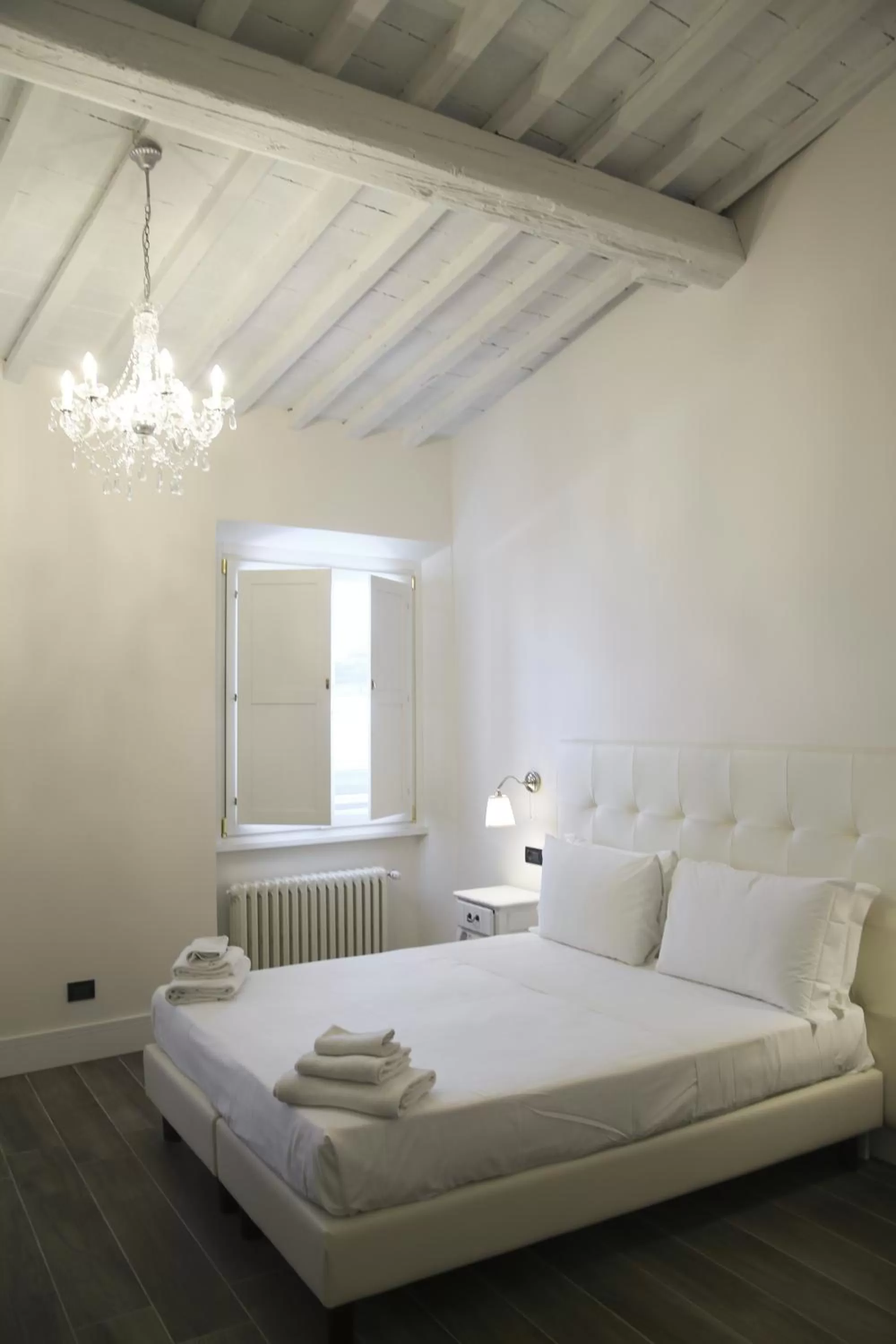Photo of the whole room, Bed in Tornabuoni View