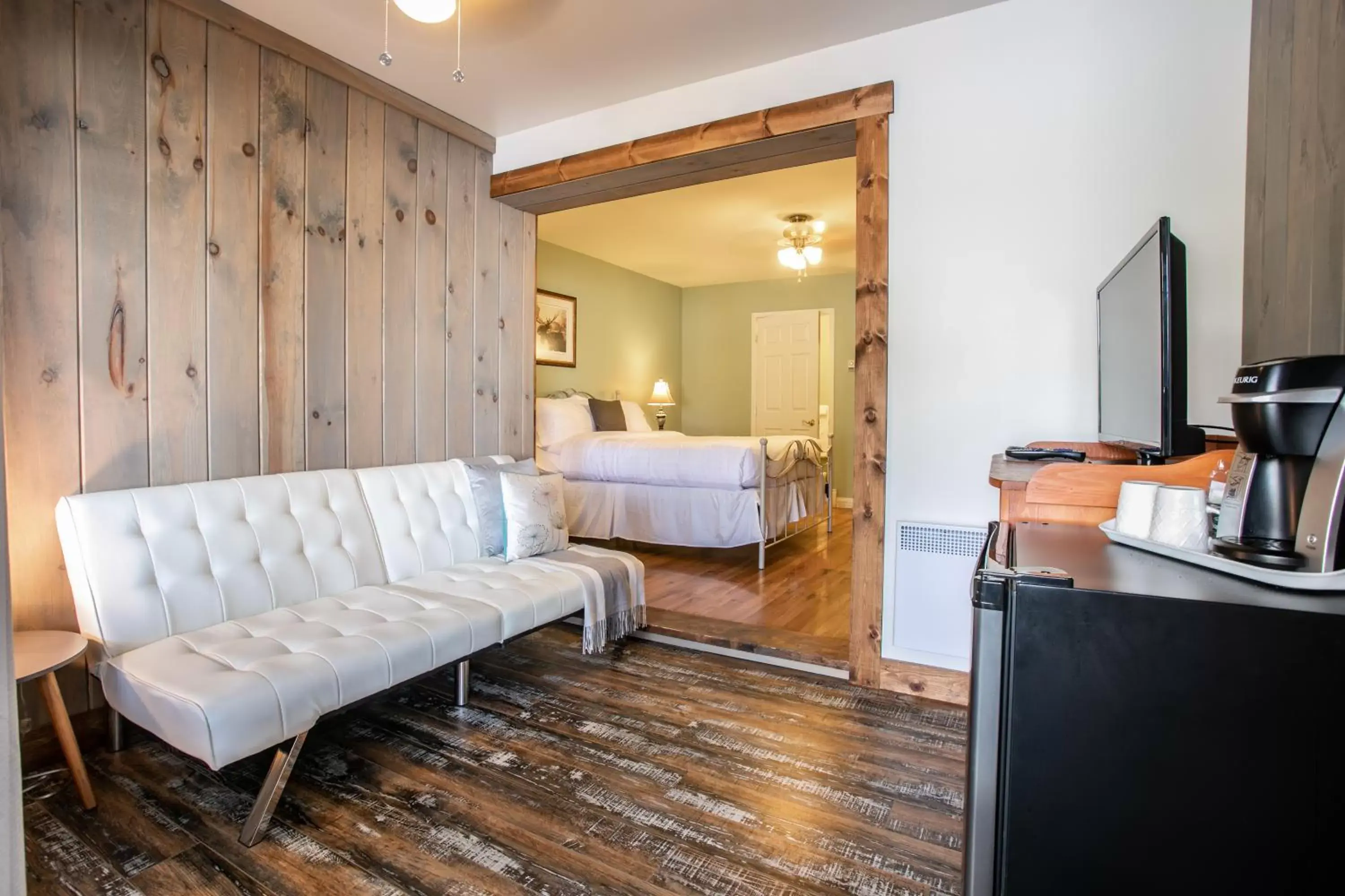 Bedroom, Seating Area in Auberge Seigneurie des Monts