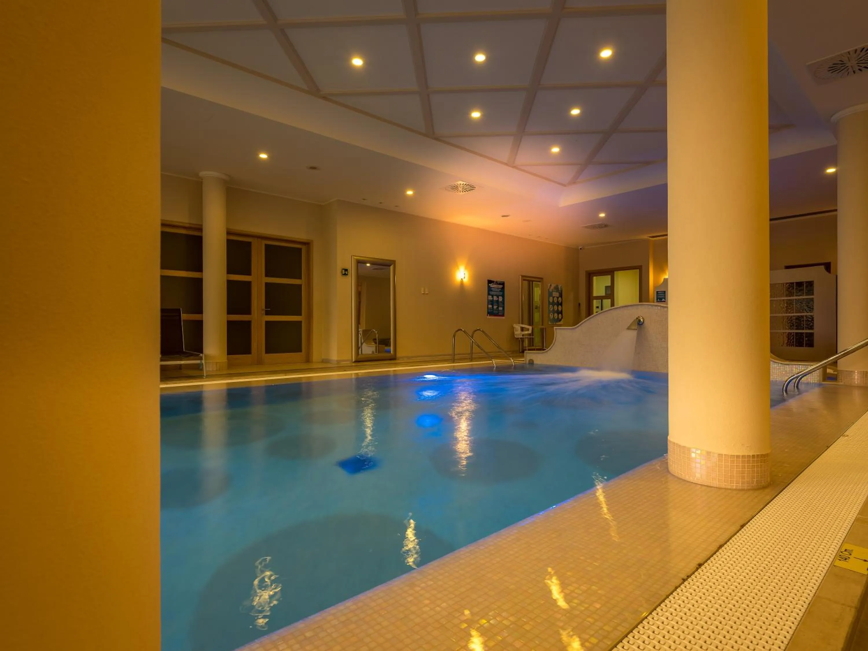 Swimming pool in Parc Hotel Germano Suites & Apartments