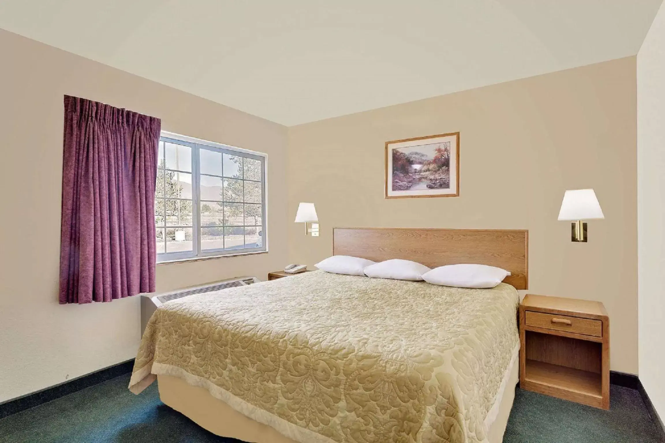 Bedroom, Bed in Super 8 by Wyndham Battle Mountain